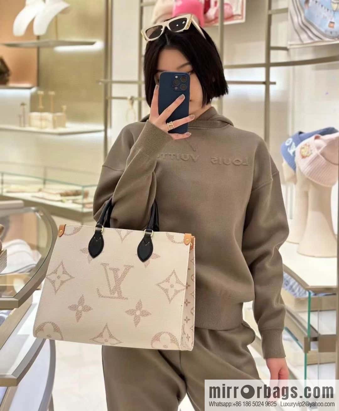 LV M46912 ONTHEGO medium handbag