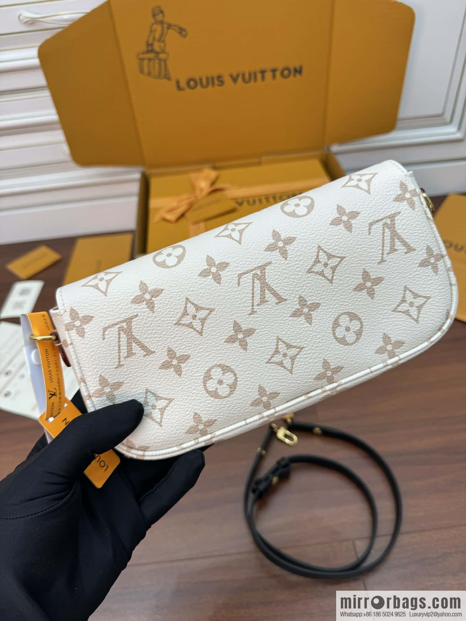 LV M83091 WALLET ON CHAIN IVY BAG