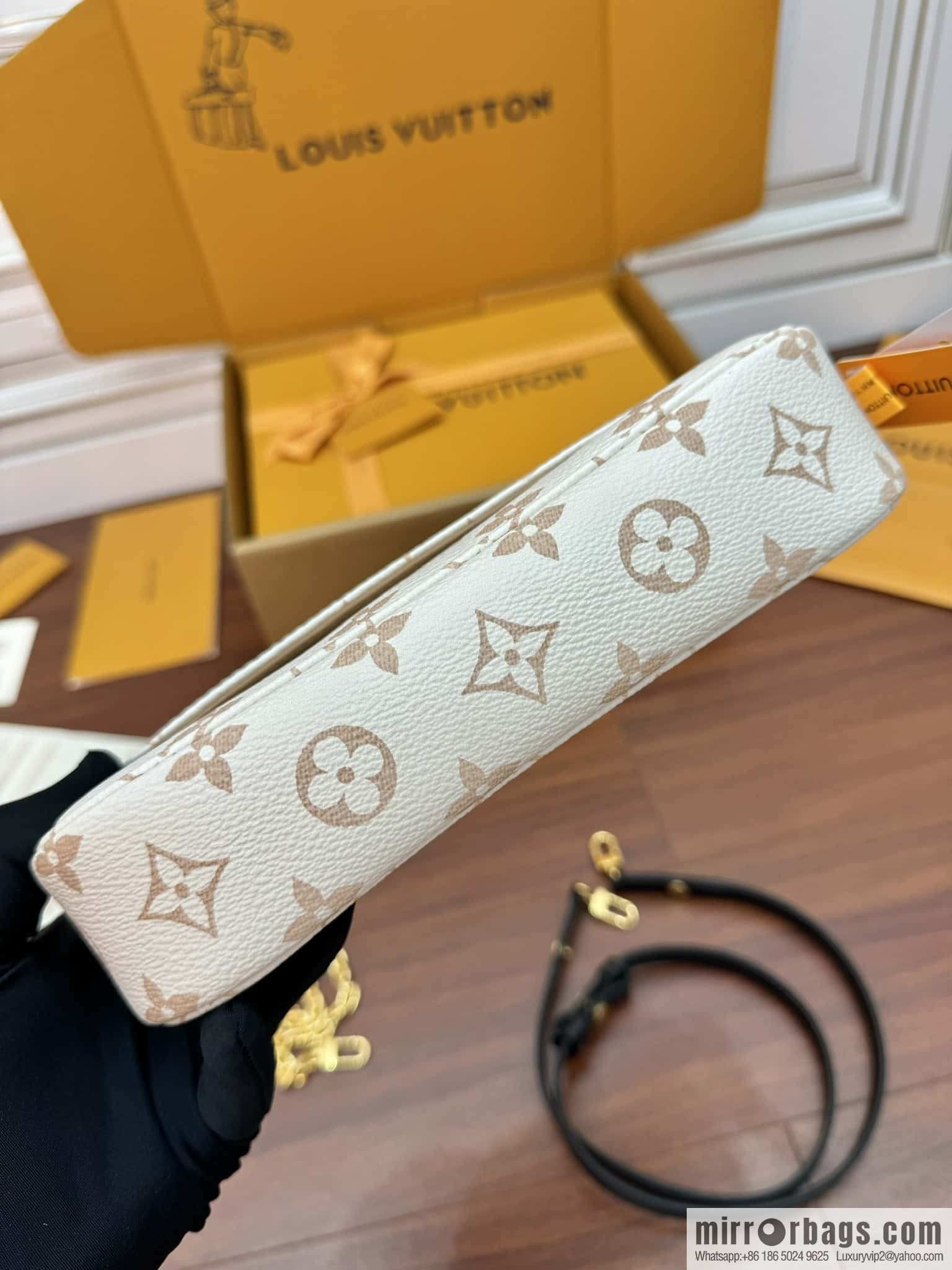 LV M83091 WALLET ON CHAIN IVY BAG