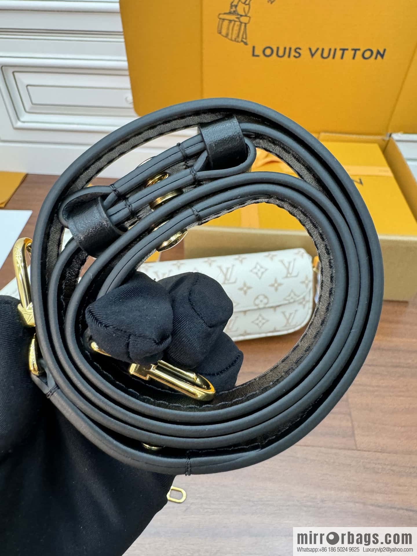LV M83091 WALLET ON CHAIN IVY BAG