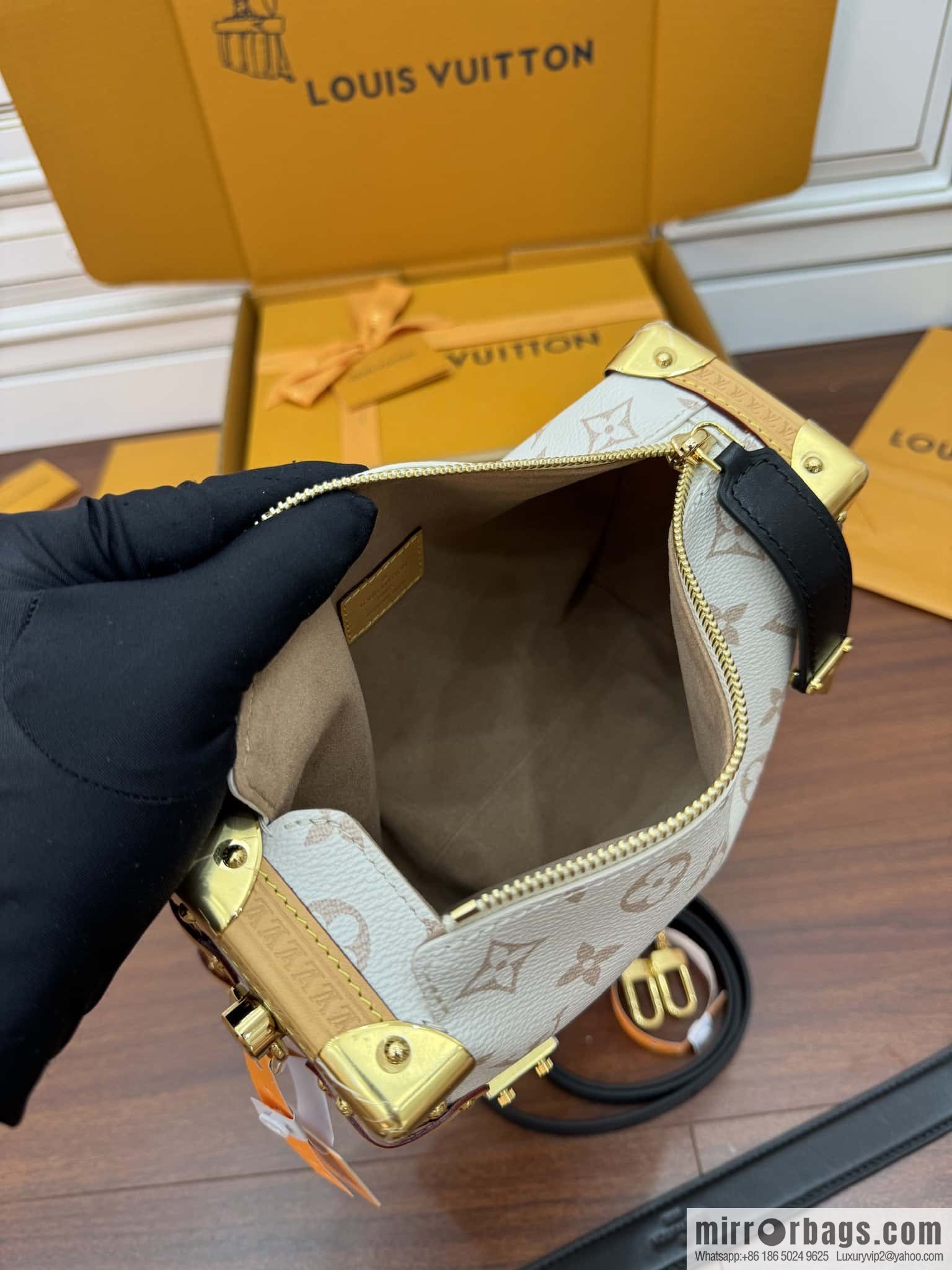 LV M46907 SIDE TRUNK M BAG