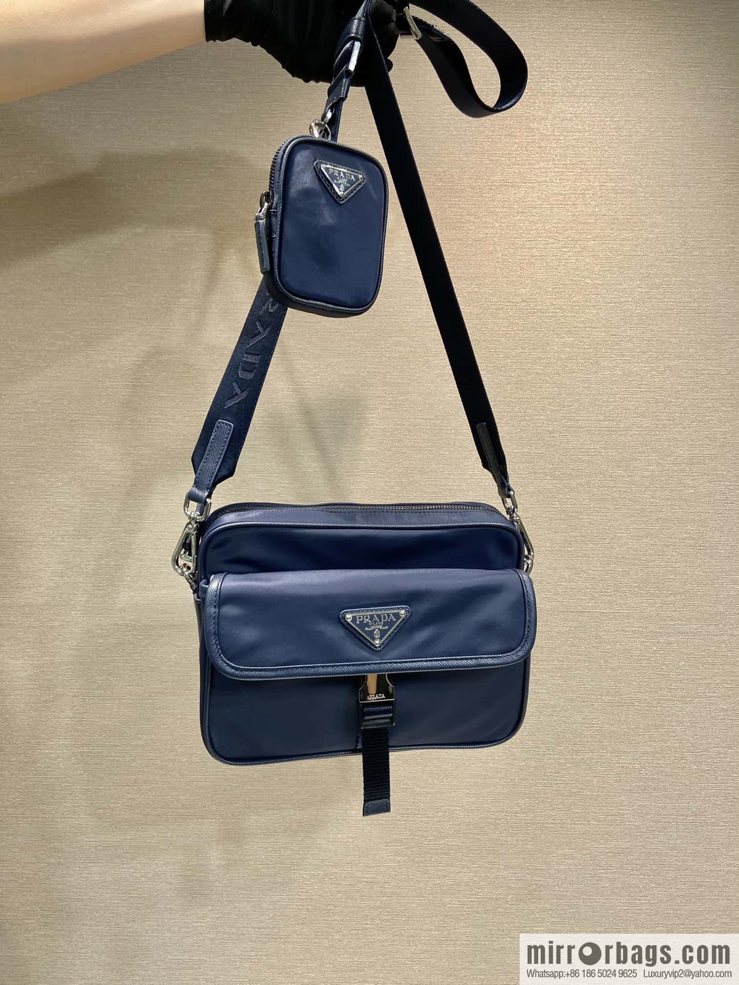 Prada 🎉 new messenger bag 🎉 2VH133B🎉