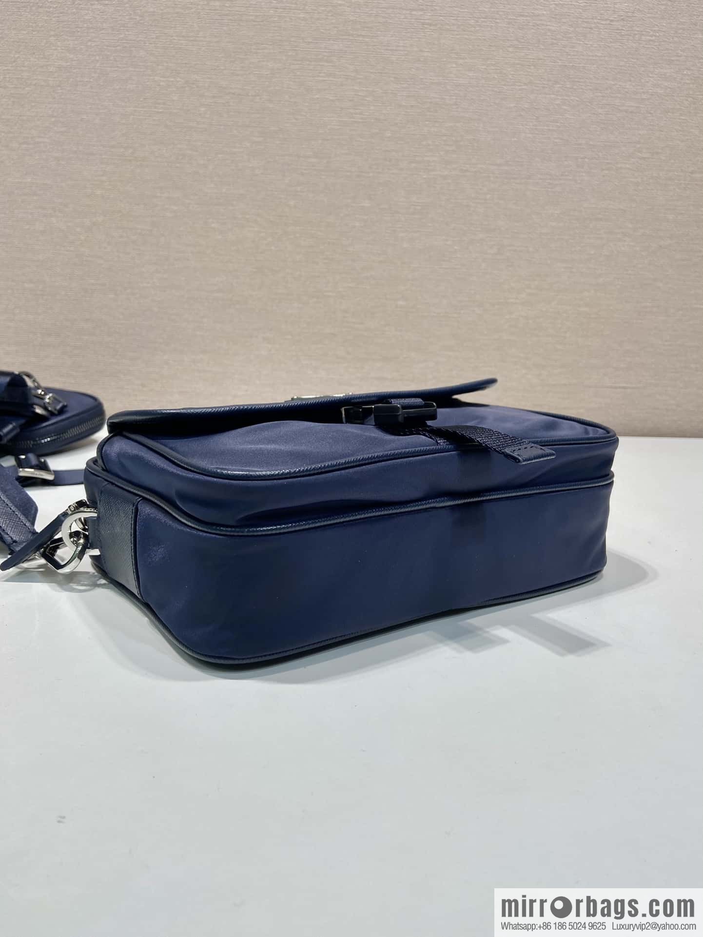 Prada 🎉 new messenger bag 🎉 2VH133B🎉