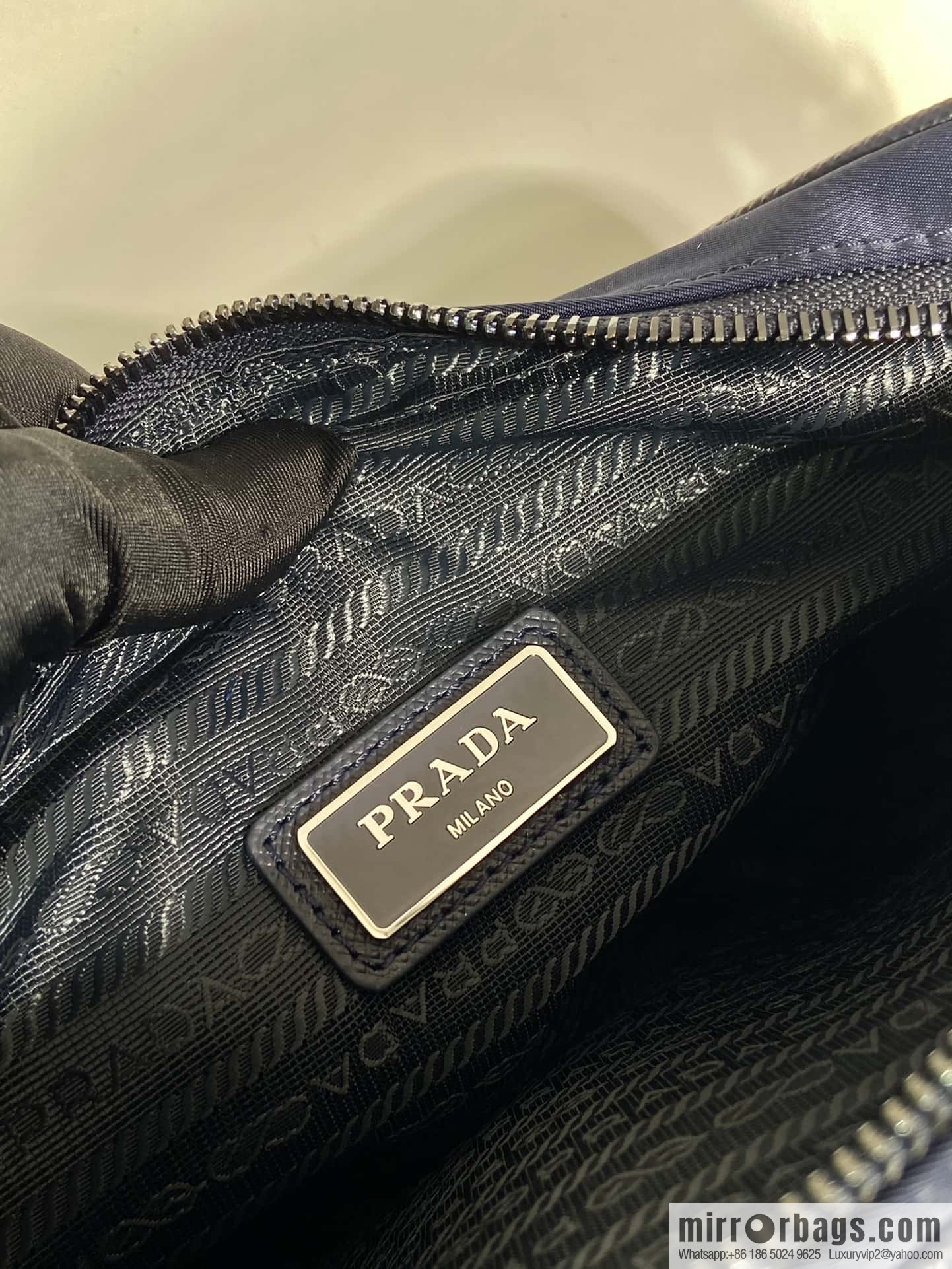 Prada 🎉 new messenger bag 🎉 2VH133B🎉