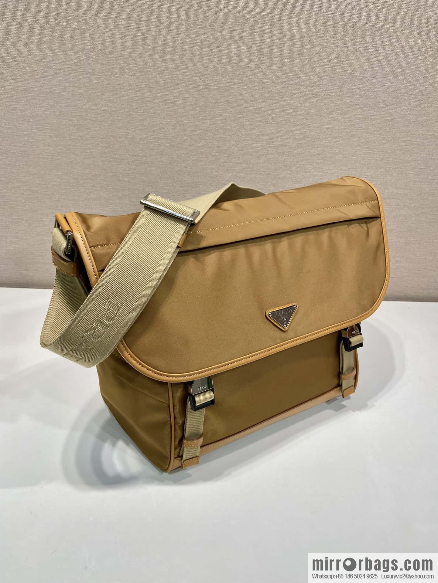 Prada 🎉 new messenger bag 🎉🎉 2VD052A
