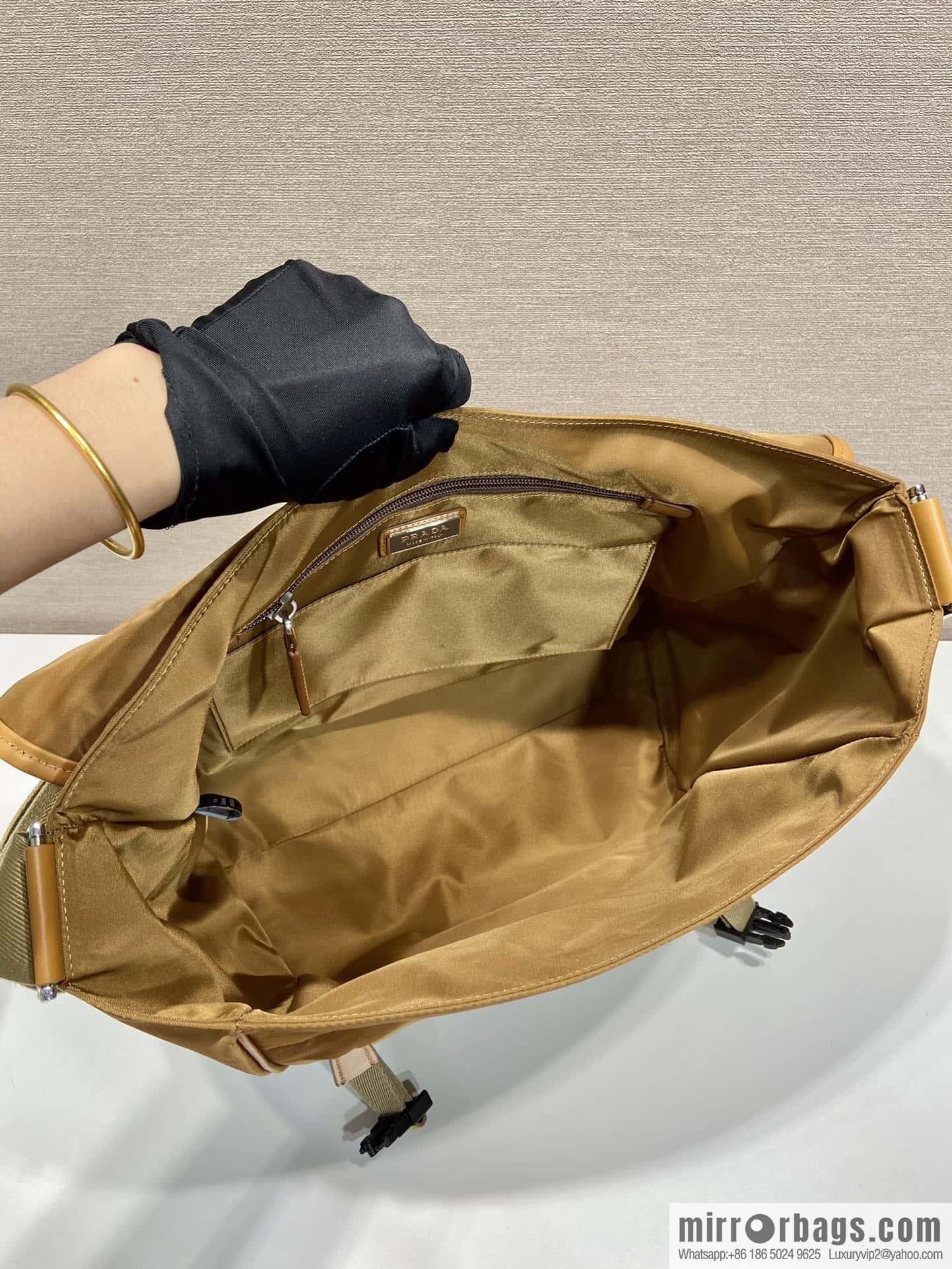 Prada 🎉 new messenger bag 🎉🎉 2VD052A