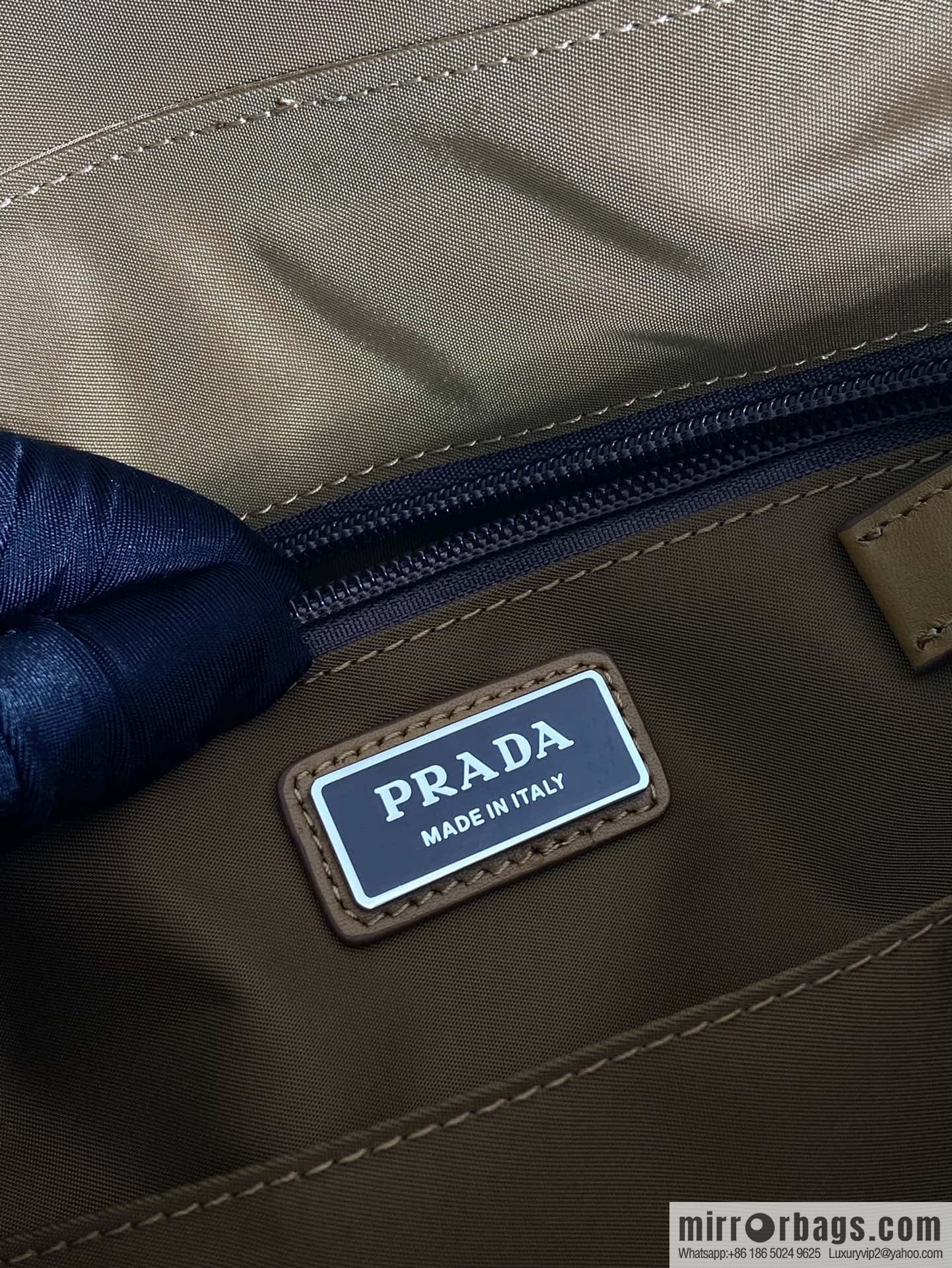 Prada 🎉 new messenger bag 🎉🎉 2VD052A