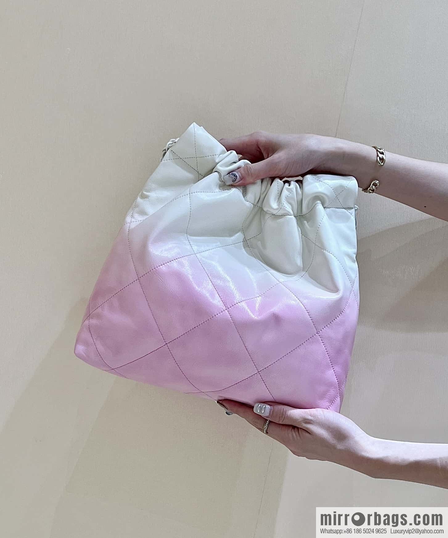 CHANEL 24S spring and summer series, global limited edition gradual change 22 bags AS3260