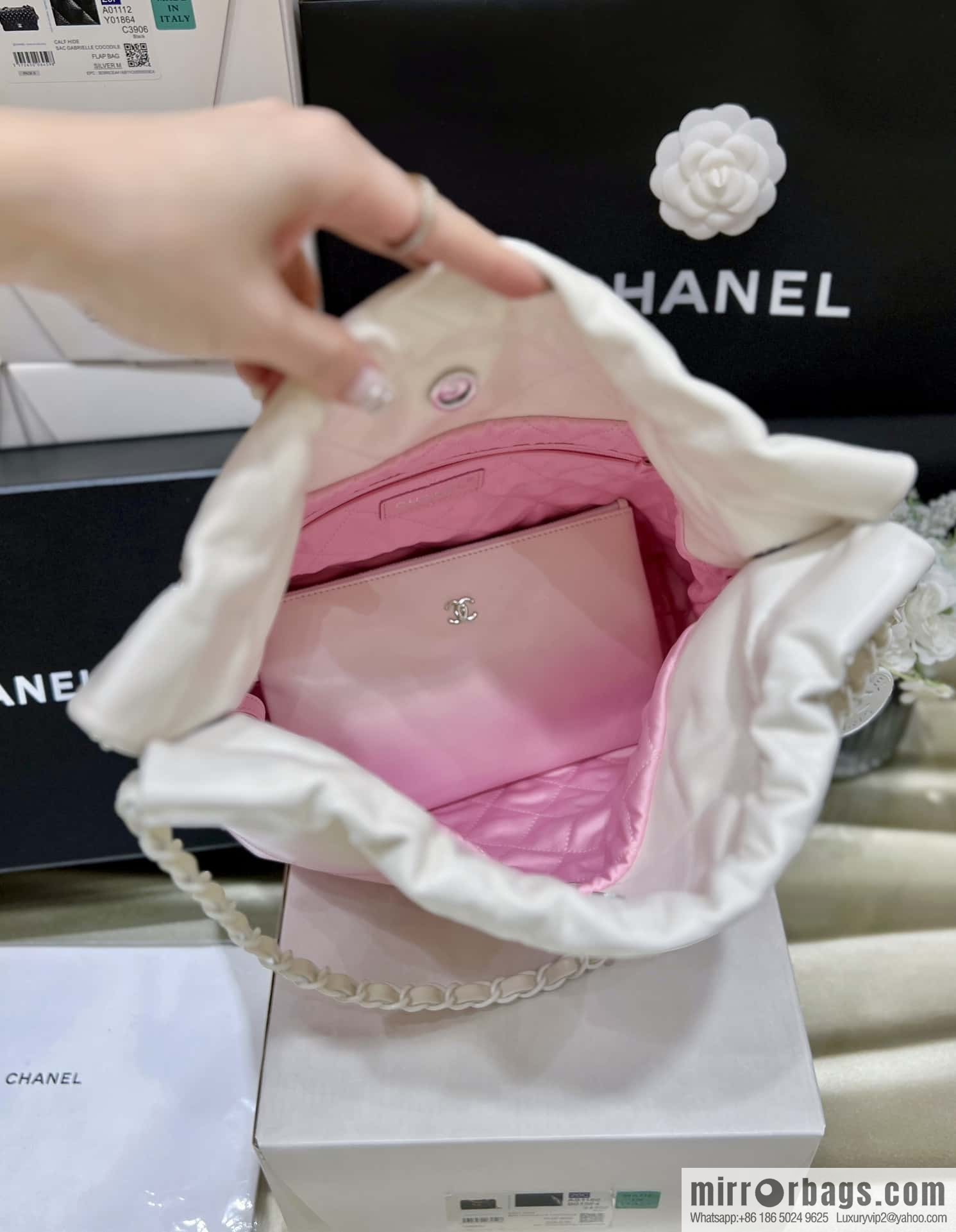 CHANEL 24S spring and summer series, global limited edition gradual change 22 bags AS3260