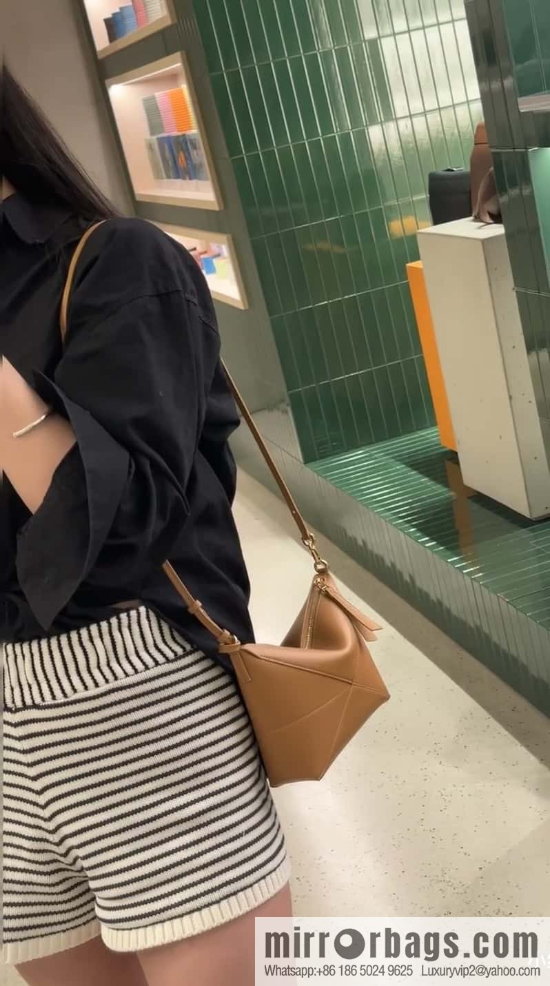 LOEWE 𝐩𝐮𝐳𝐳𝐥𝐞 𝐟𝐨𝐥𝐝 𝐩𝐨𝐮𝐜𝐡 Mahjong Bag 0696 Brown