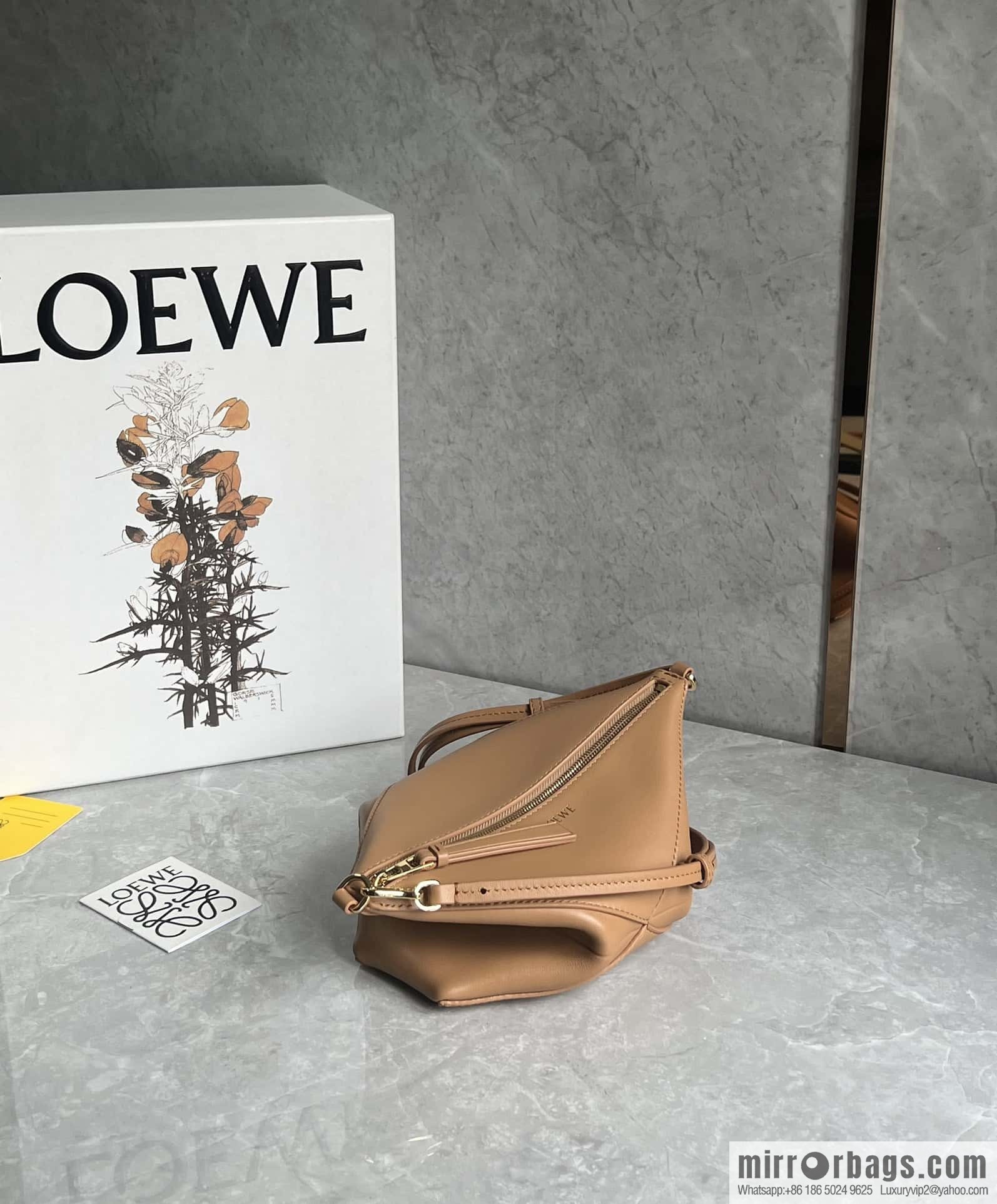 LOEWE 𝐩𝐮𝐳𝐳𝐥𝐞 𝐟𝐨𝐥𝐝 𝐩𝐨𝐮𝐜𝐡 Mahjong Bag 0696 Brown
