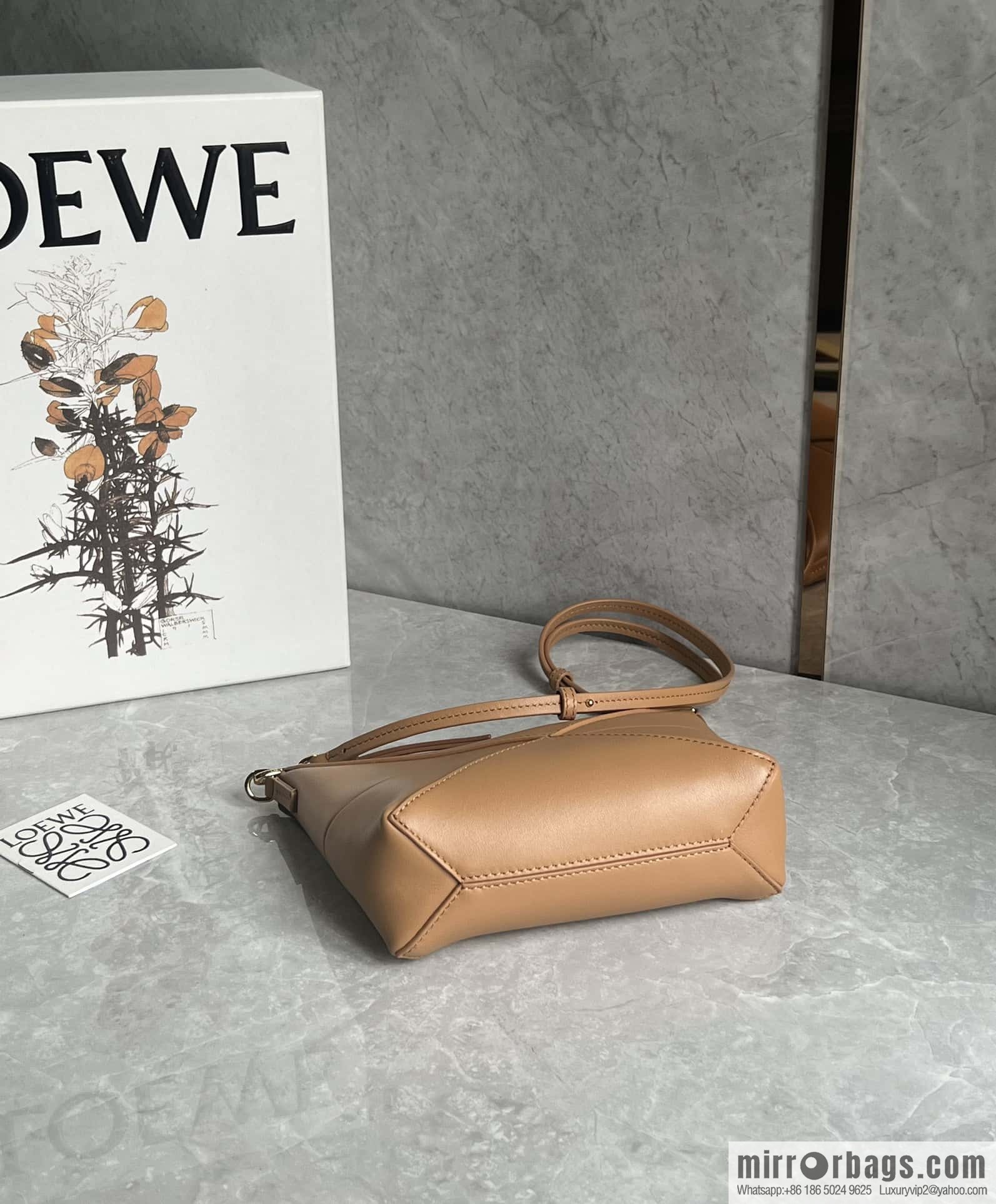 LOEWE 𝐩𝐮𝐳𝐳𝐥𝐞 𝐟𝐨𝐥𝐝 𝐩𝐨𝐮𝐜𝐡 Mahjong Bag 0696 Brown