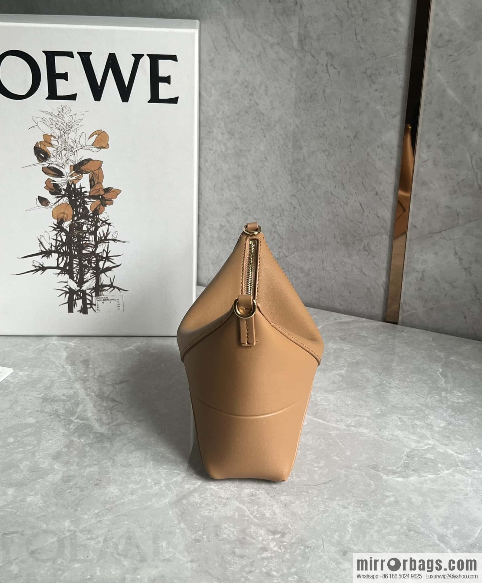 LOEWE 𝐩𝐮𝐳𝐳𝐥𝐞 𝐟𝐨𝐥𝐝 𝐩𝐨𝐮𝐜𝐡 Mahjong Bag 0696 Brown