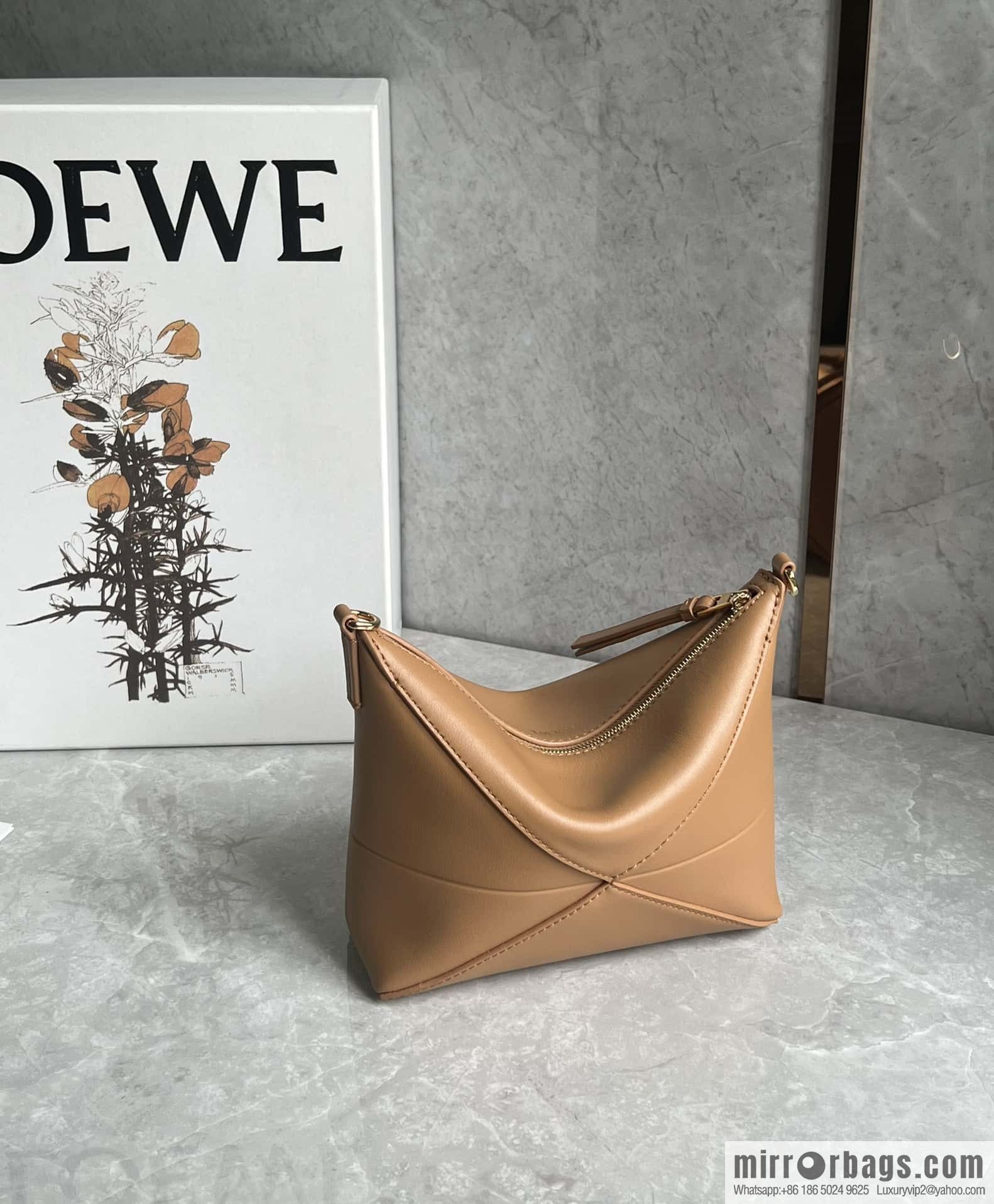 LOEWE 𝐩𝐮𝐳𝐳𝐥𝐞 𝐟𝐨𝐥𝐝 𝐩𝐨𝐮𝐜𝐡 Mahjong Bag 0696 Brown