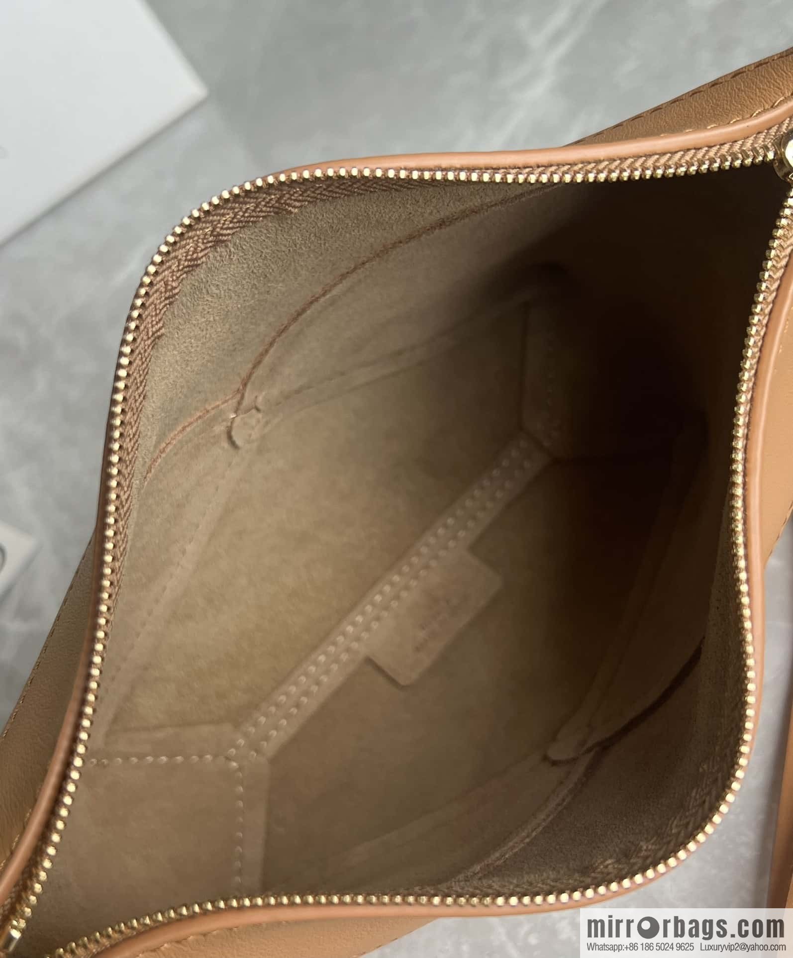 LOEWE 𝐩𝐮𝐳𝐳𝐥𝐞 𝐟𝐨𝐥𝐝 𝐩𝐨𝐮𝐜𝐡 Mahjong Bag 0696 Brown
