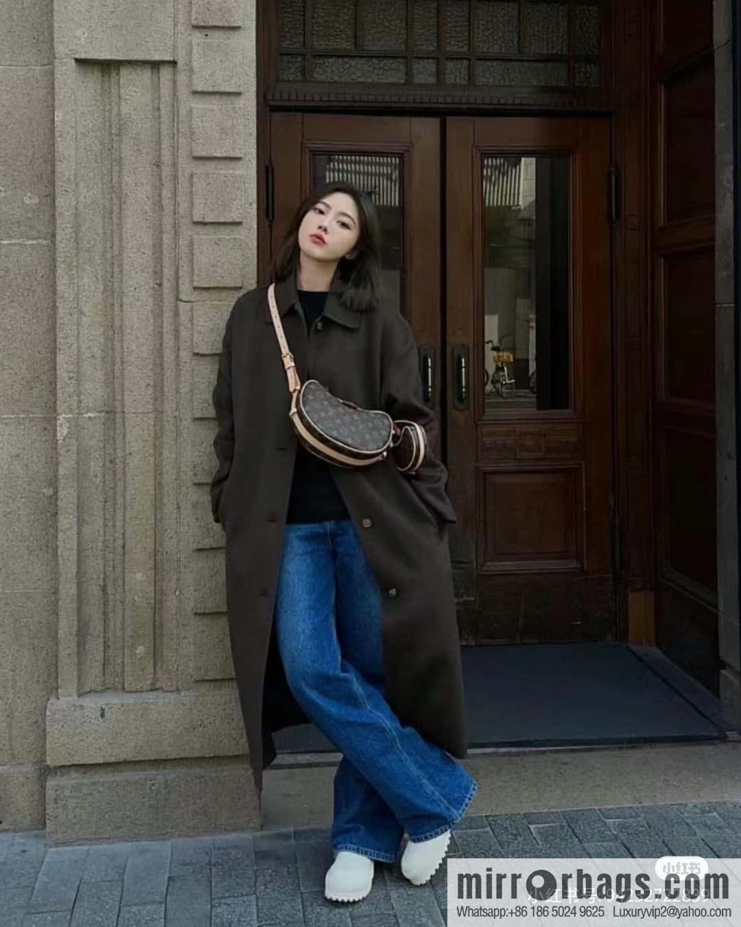 LV M46828 CROISSANT medium handbag