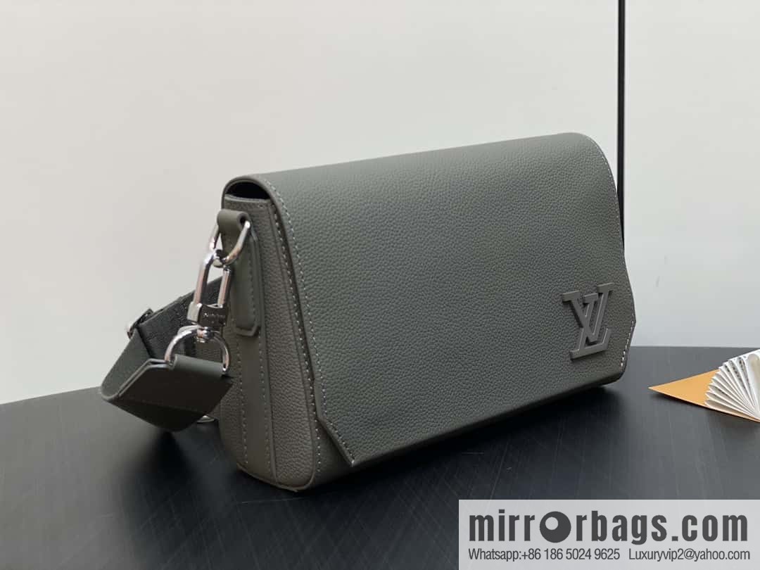 [Boutique‑grade] M25125 green, full leather men's bag messenger bag series Takeoff small Aer messenger bag M25125 M24769
