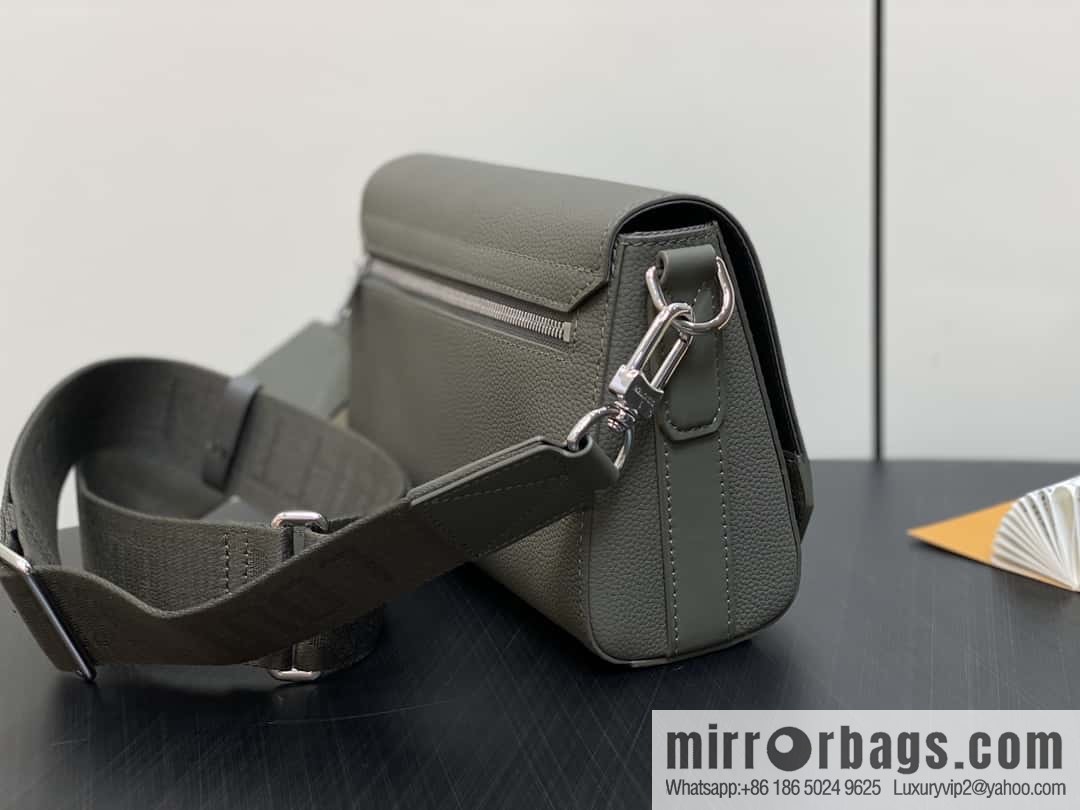 [Boutique‑grade] M25125 green, full leather men's bag messenger bag series Takeoff small Aer messenger bag M25125 M24769