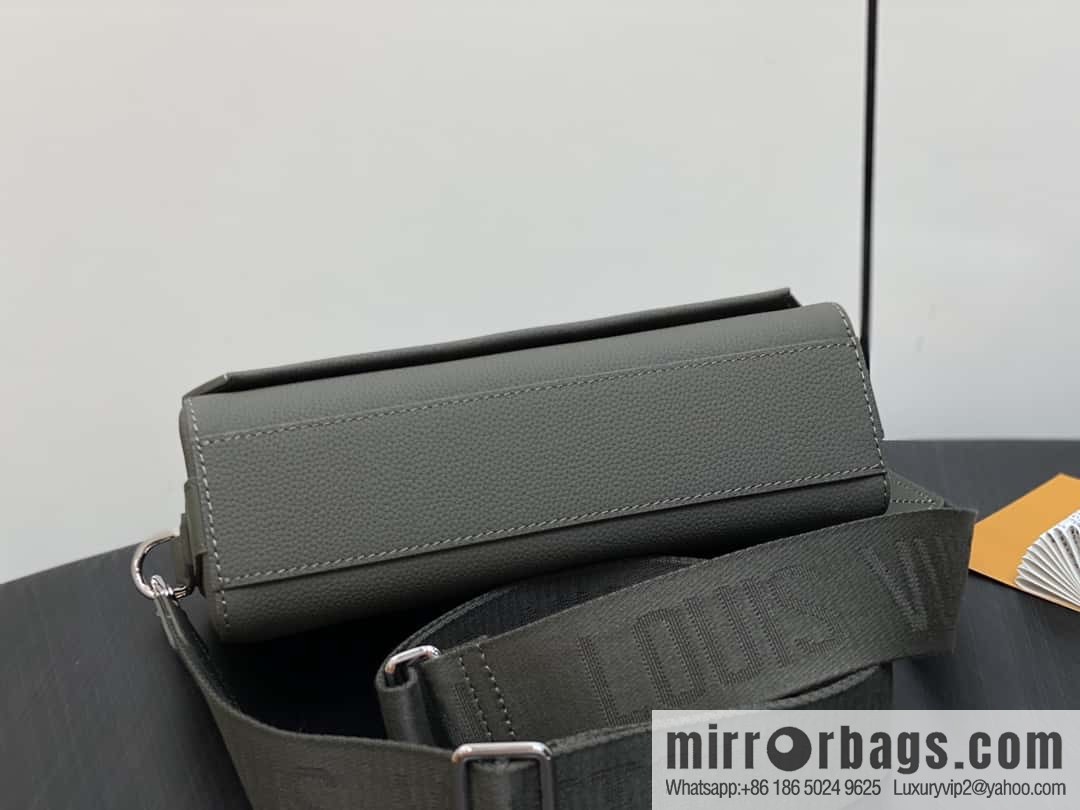 [Boutique‑grade] M25125 green, full leather men's bag messenger bag series Takeoff small Aer messenger bag M25125 M24769