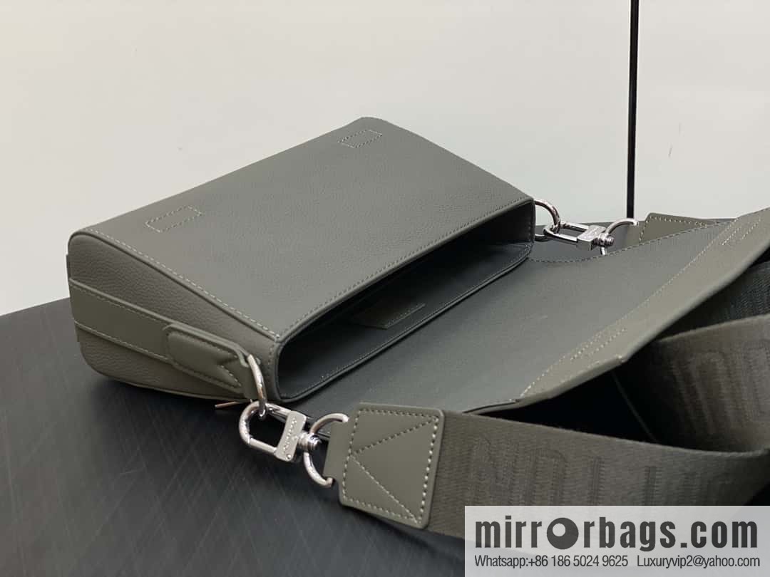 [Boutique‑grade] M25125 green, full leather men's bag messenger bag series Takeoff small Aer messenger bag M25125 M24769