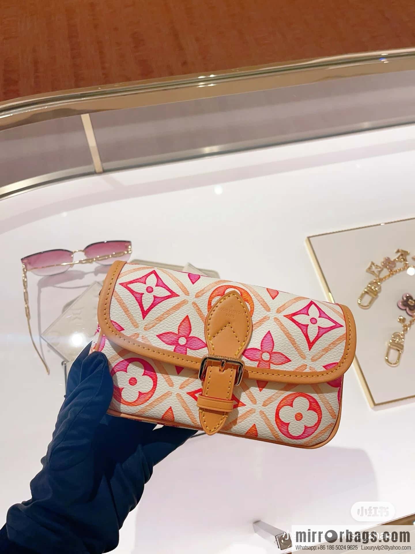 [Original order boutique] M83621 rose red printed mini baguette bag Nano Diane baguette handbag, rose red (2024 summer) By the Pool summer series