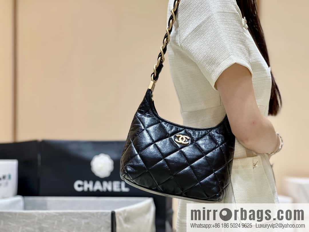 Chanel 24A hobo armpit bag AS4922