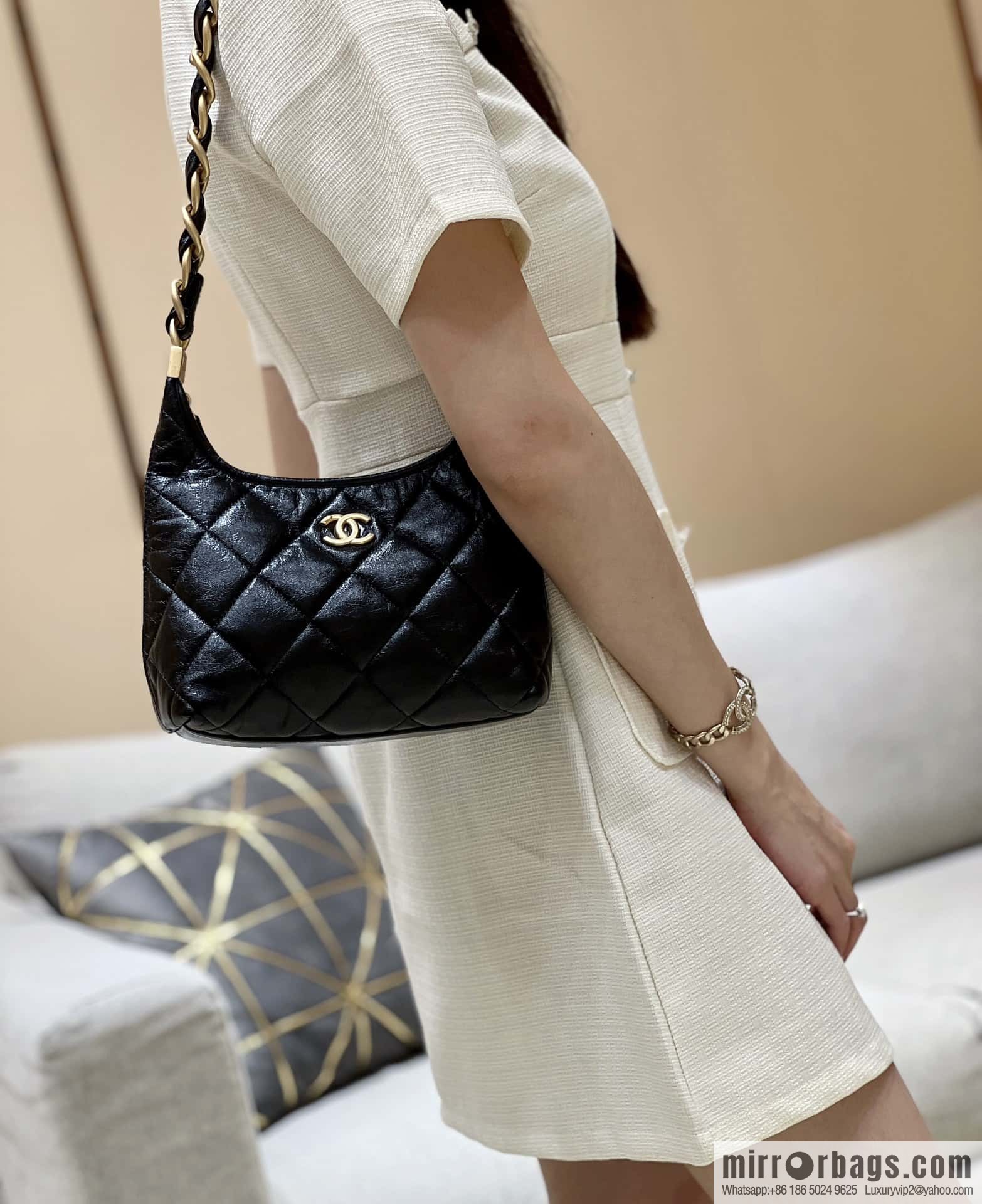 Chanel 24A hobo armpit bag AS4922