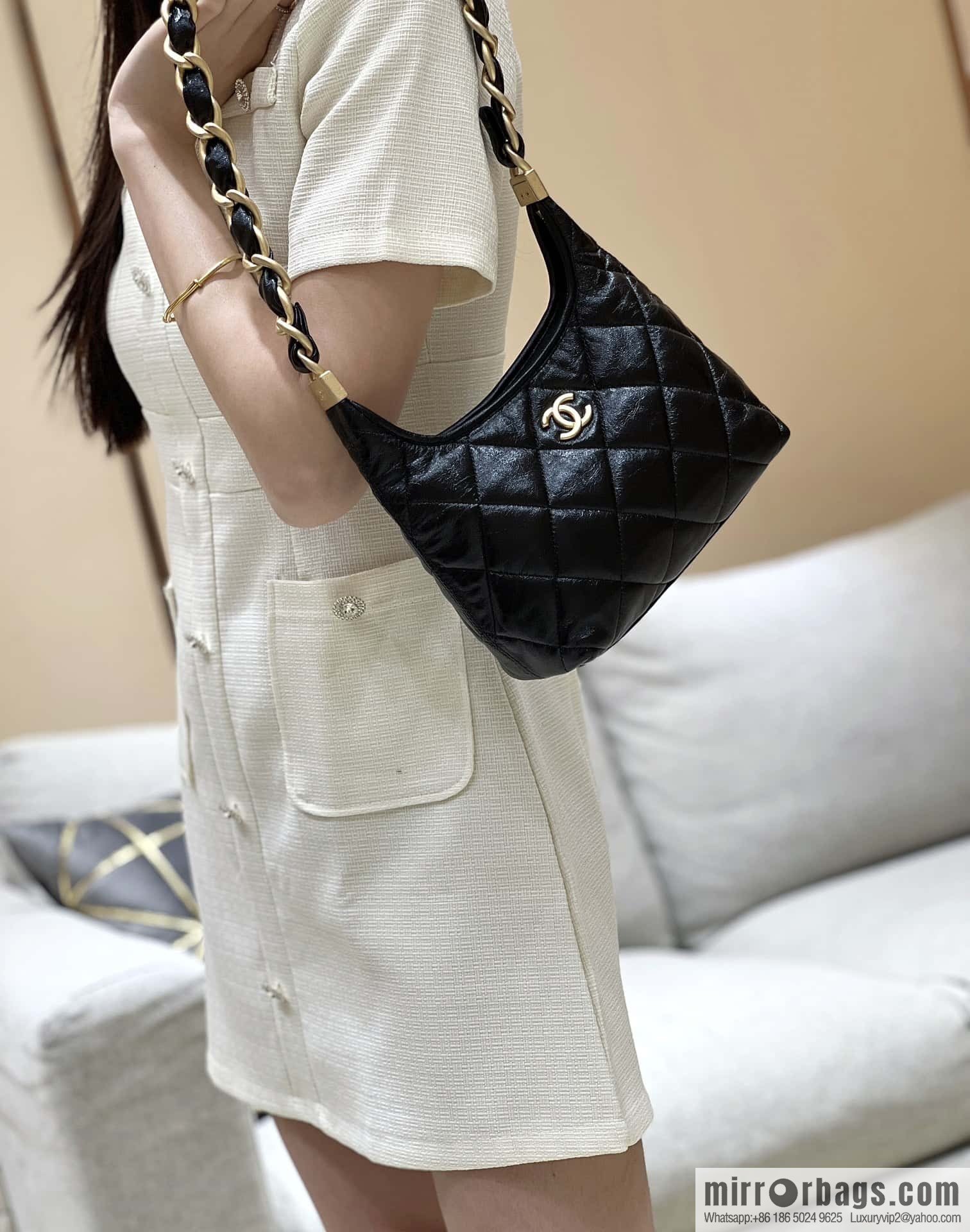 Chanel 24A hobo armpit bag AS4922