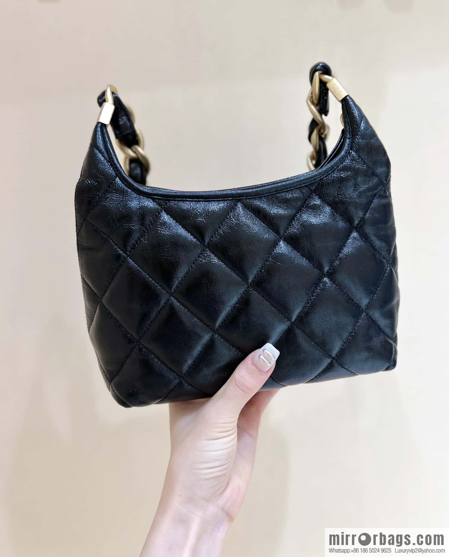 Chanel 24A hobo armpit bag AS4922