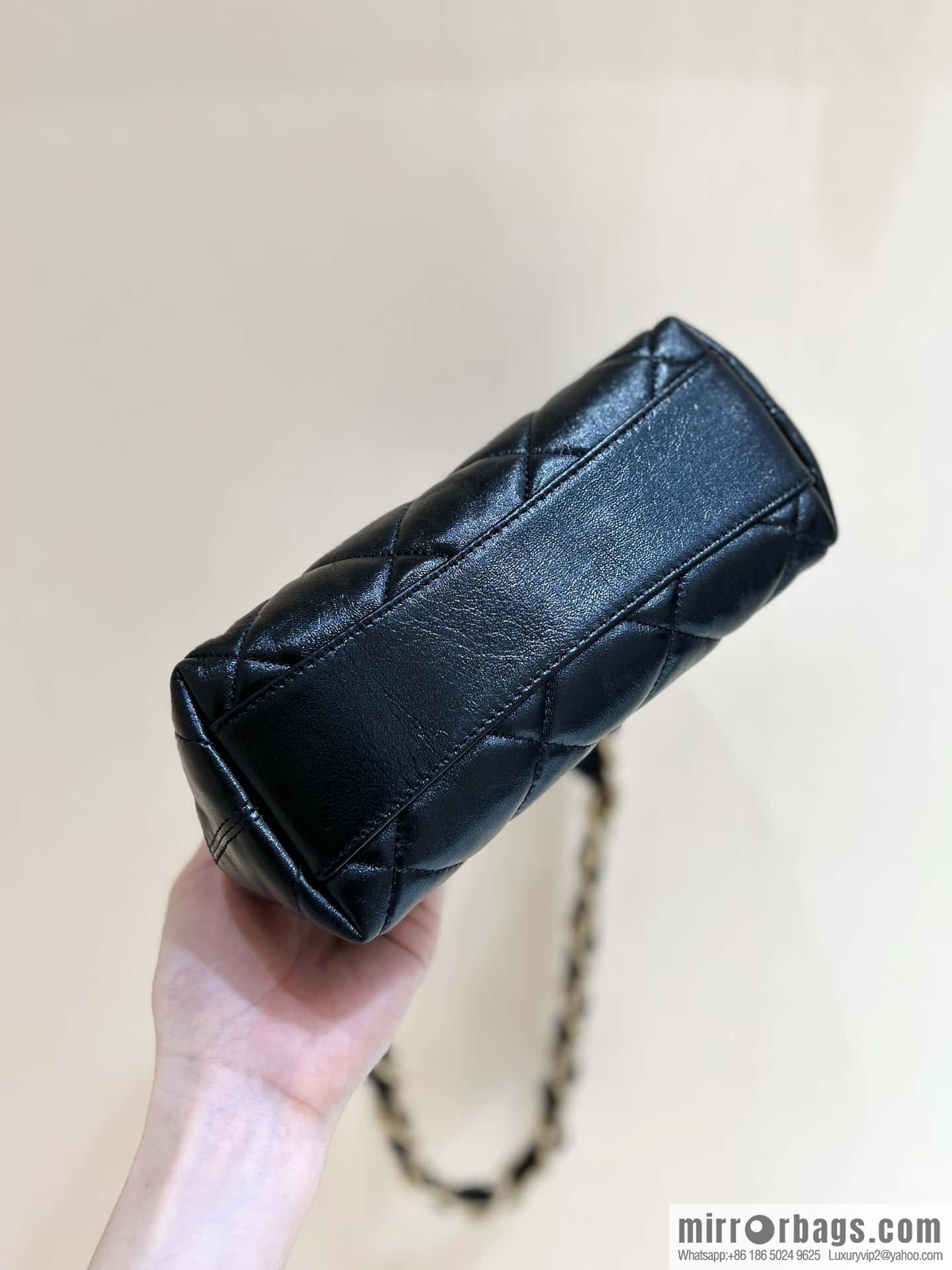 Chanel 24A hobo armpit bag AS4922
