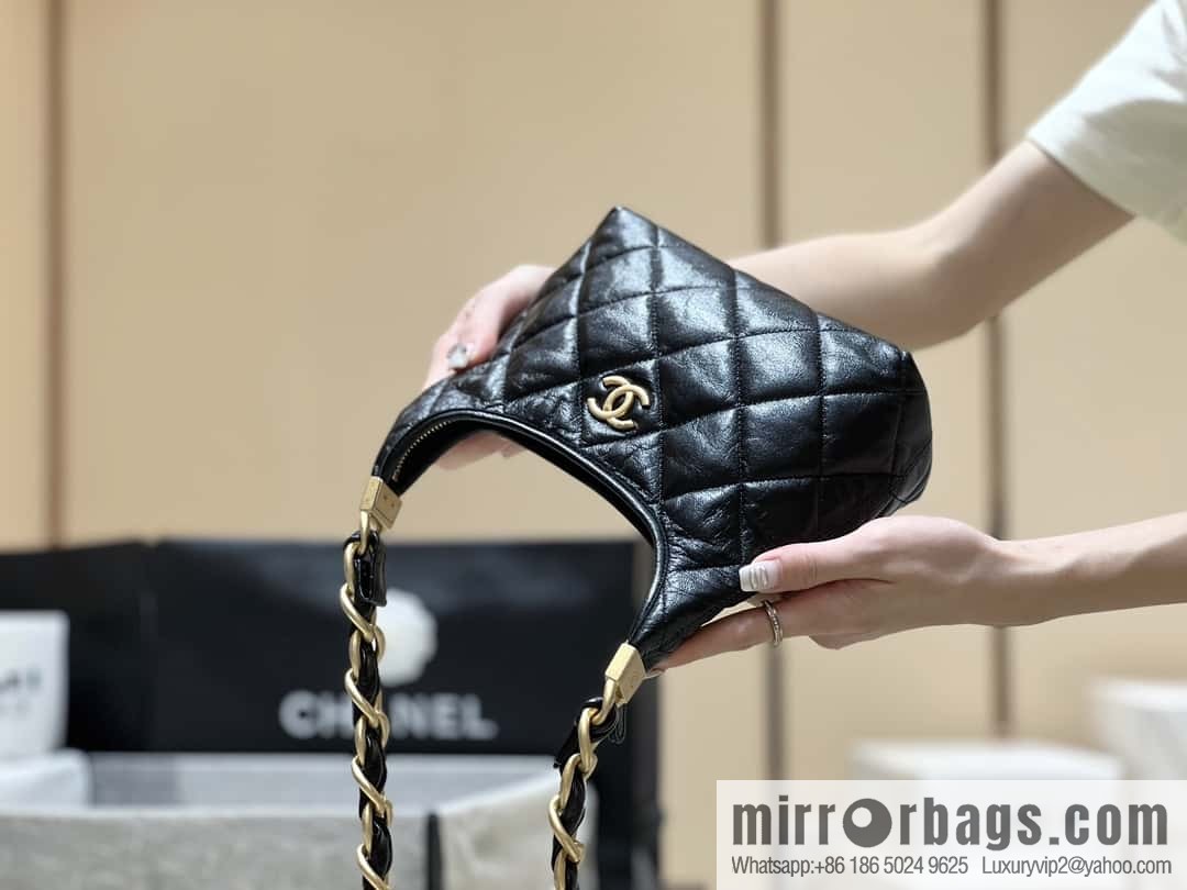 Chanel 24A hobo armpit bag AS4922