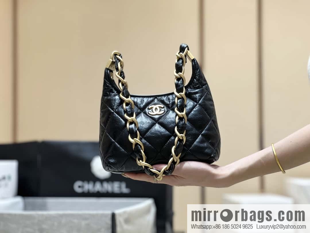 Chanel 24A hobo armpit bag AS4922