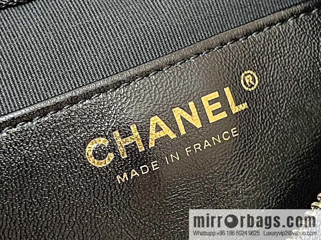 Chanel 24A hobo armpit bag AS4922