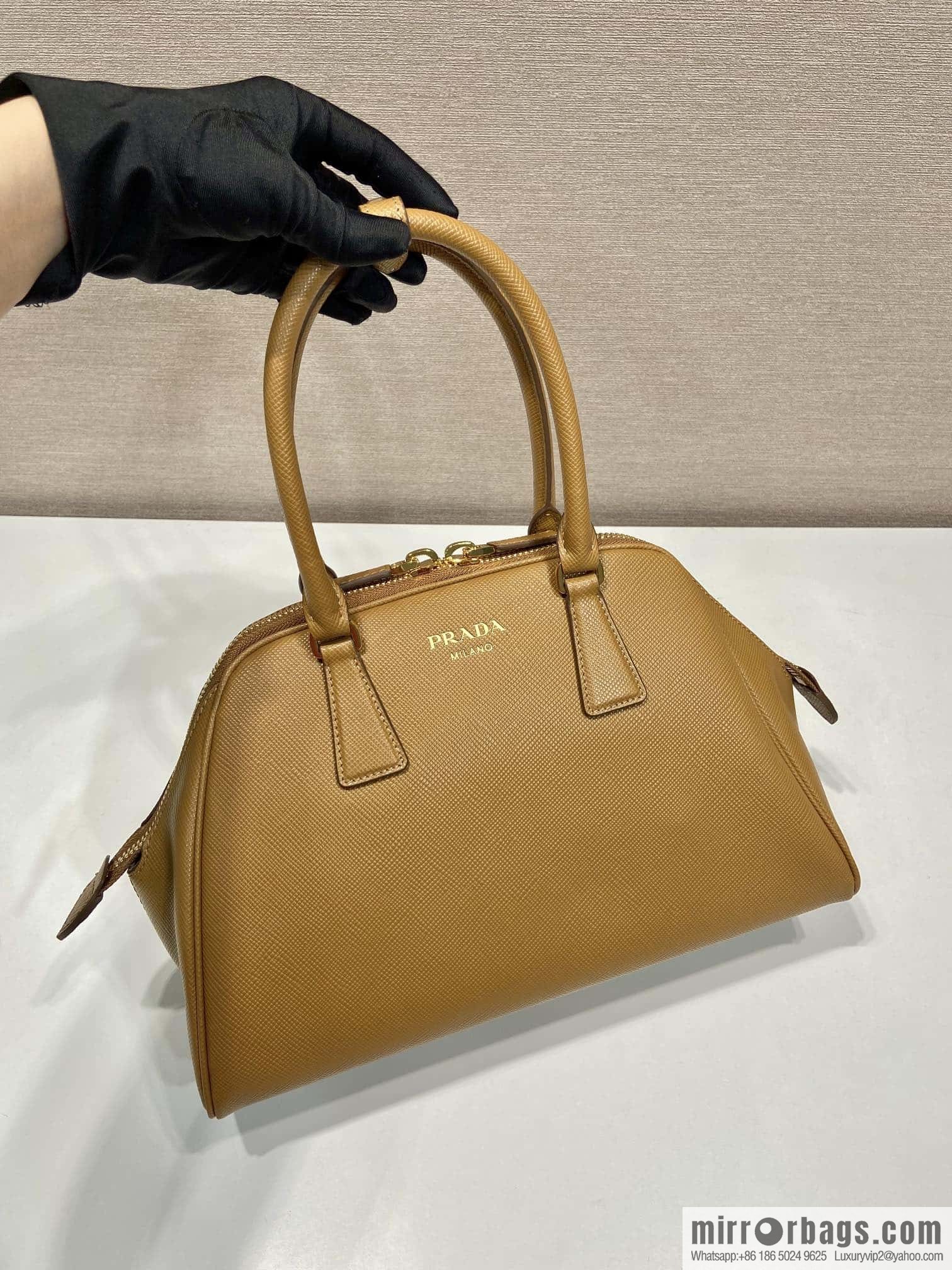 PRADA 🎉 new shell bag 🎉 1BG537 brown