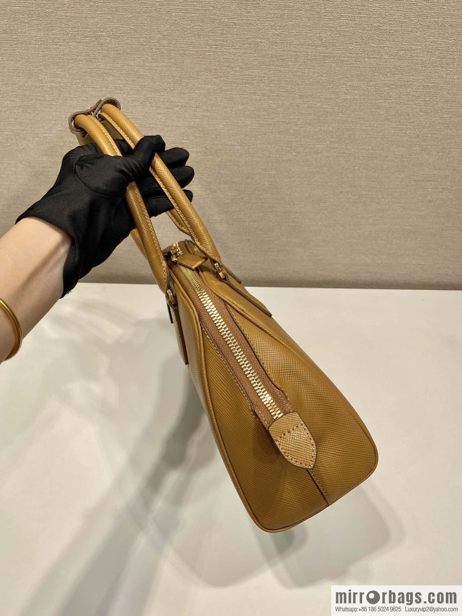 PRADA 🎉 new shell bag 🎉 1BG537 brown