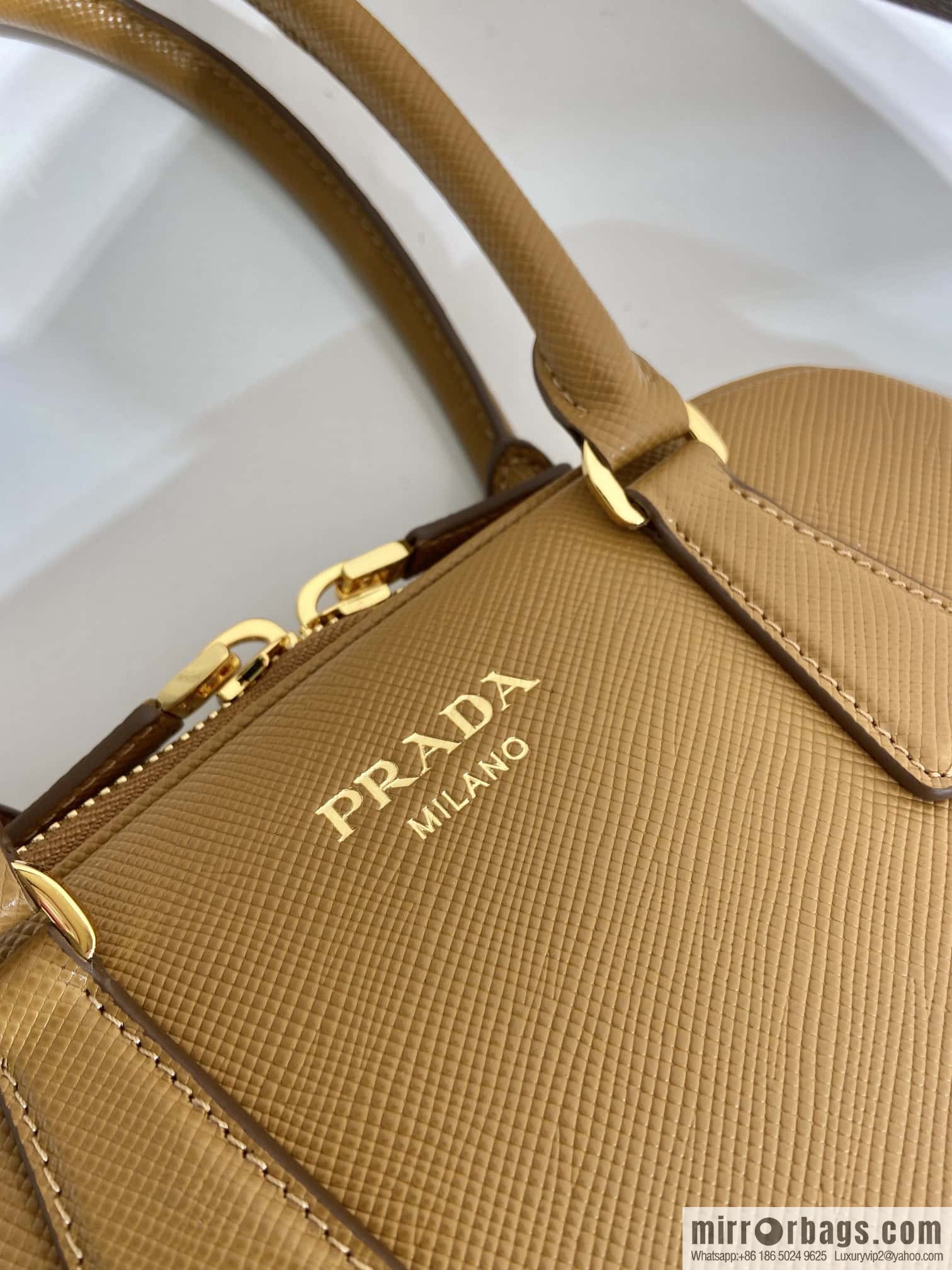 PRADA 🎉 new shell bag 🎉 1BG537 brown