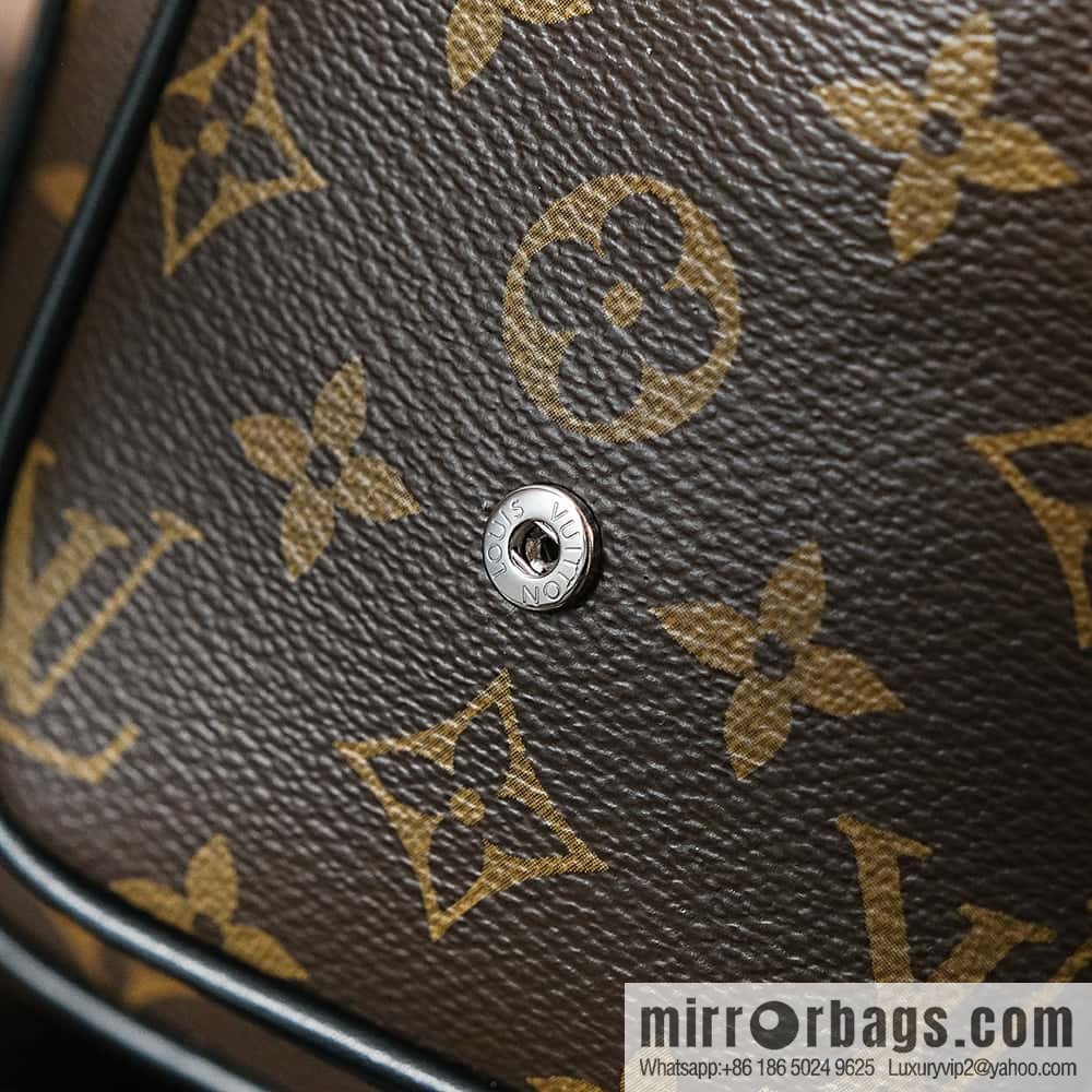 LV 𝐂𝐇𝐑𝐈𝐒𝐓𝐎𝐏𝐇𝐄𝐑 Camera Bag Series #M69404