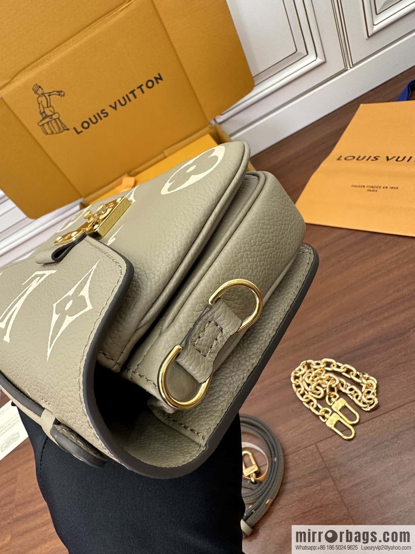 LV M23081 POCHETTE MÉTIS EAST WEST handbag