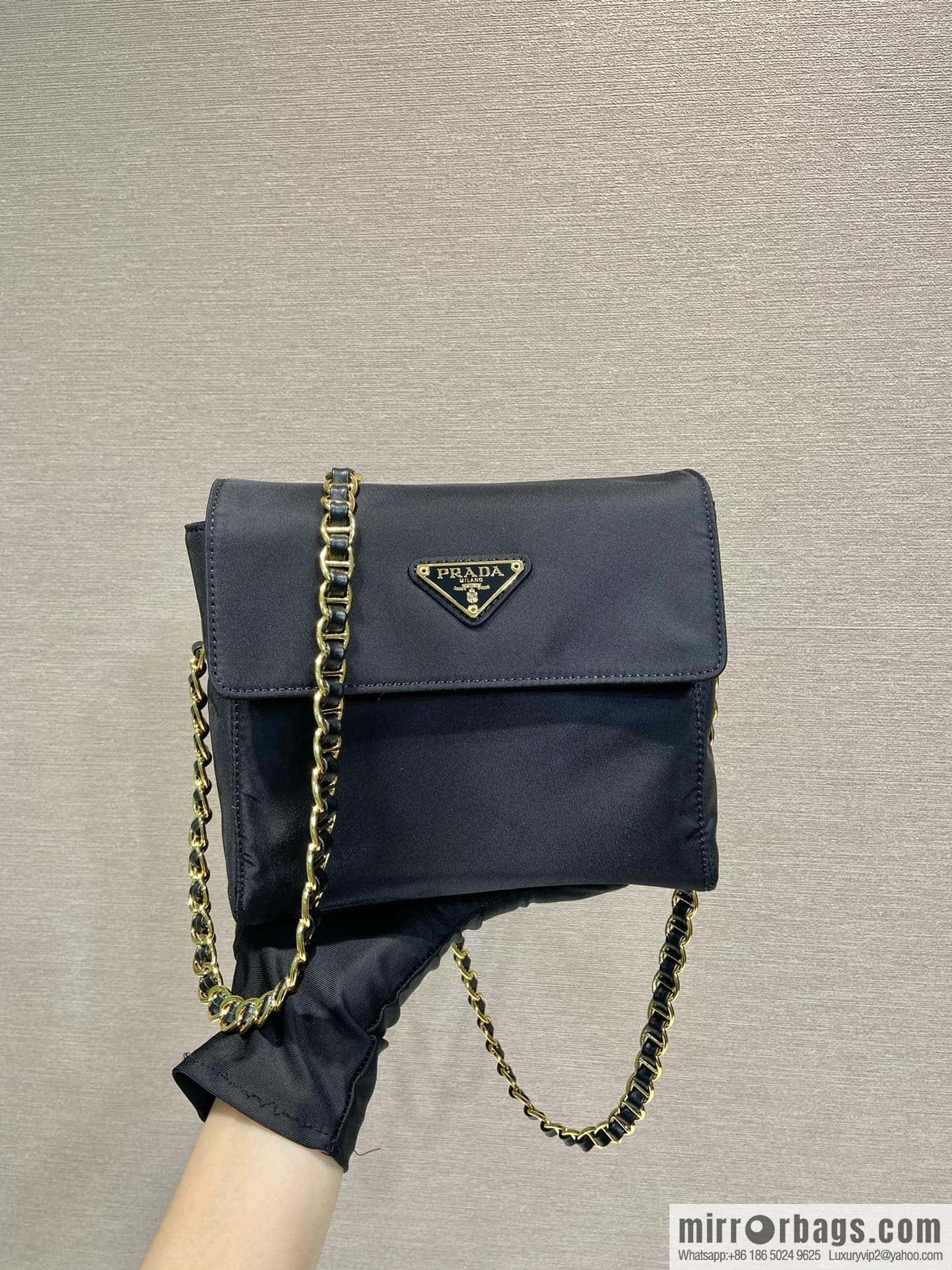PRADA 🎉 medieval small satchel 🎉🎉🎉 1BD648