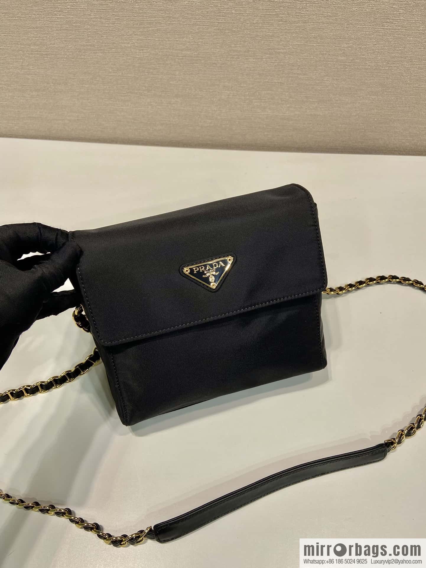 PRADA 🎉 medieval small satchel 🎉🎉🎉 1BD648