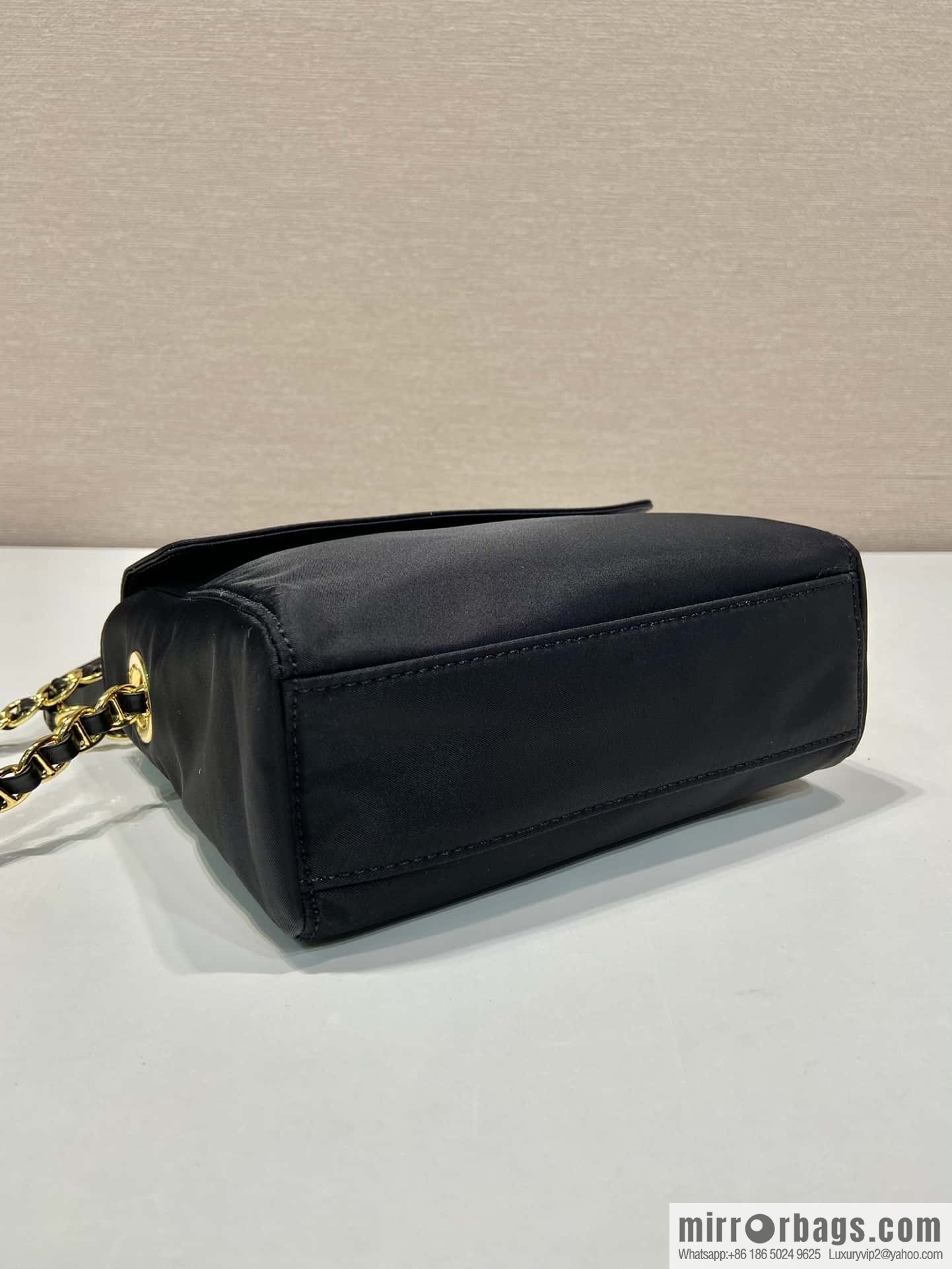 PRADA 🎉 medieval small satchel 🎉🎉🎉 1BD648