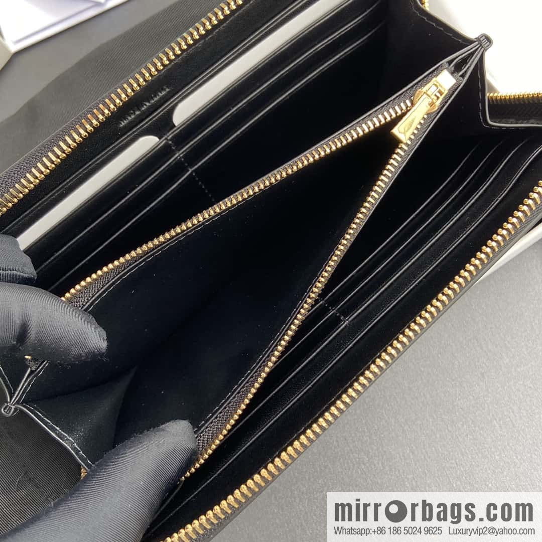 CELINE TRIOMPHE logo printing full zipper opening and closing 10l552DS3.04LU