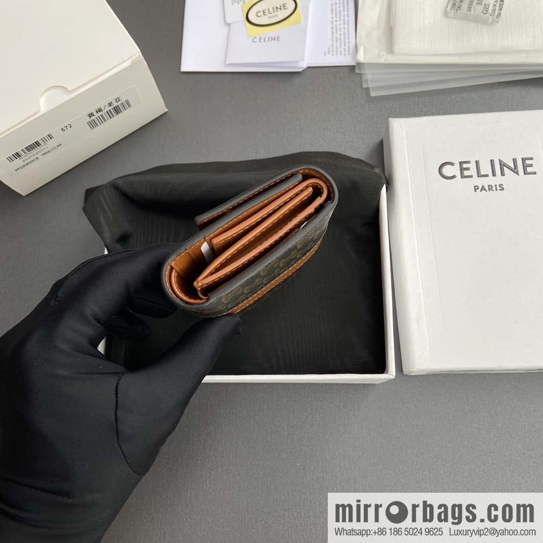 CELINE TRIOMPHE logo printed short three-fold wallet 10D572BZ9.04LU
