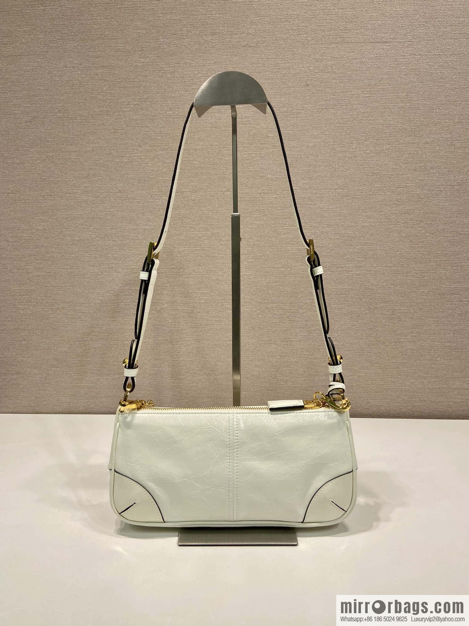 PRADA 🎉 new armpit bag 🎉 1BC221 🎉🎉 white