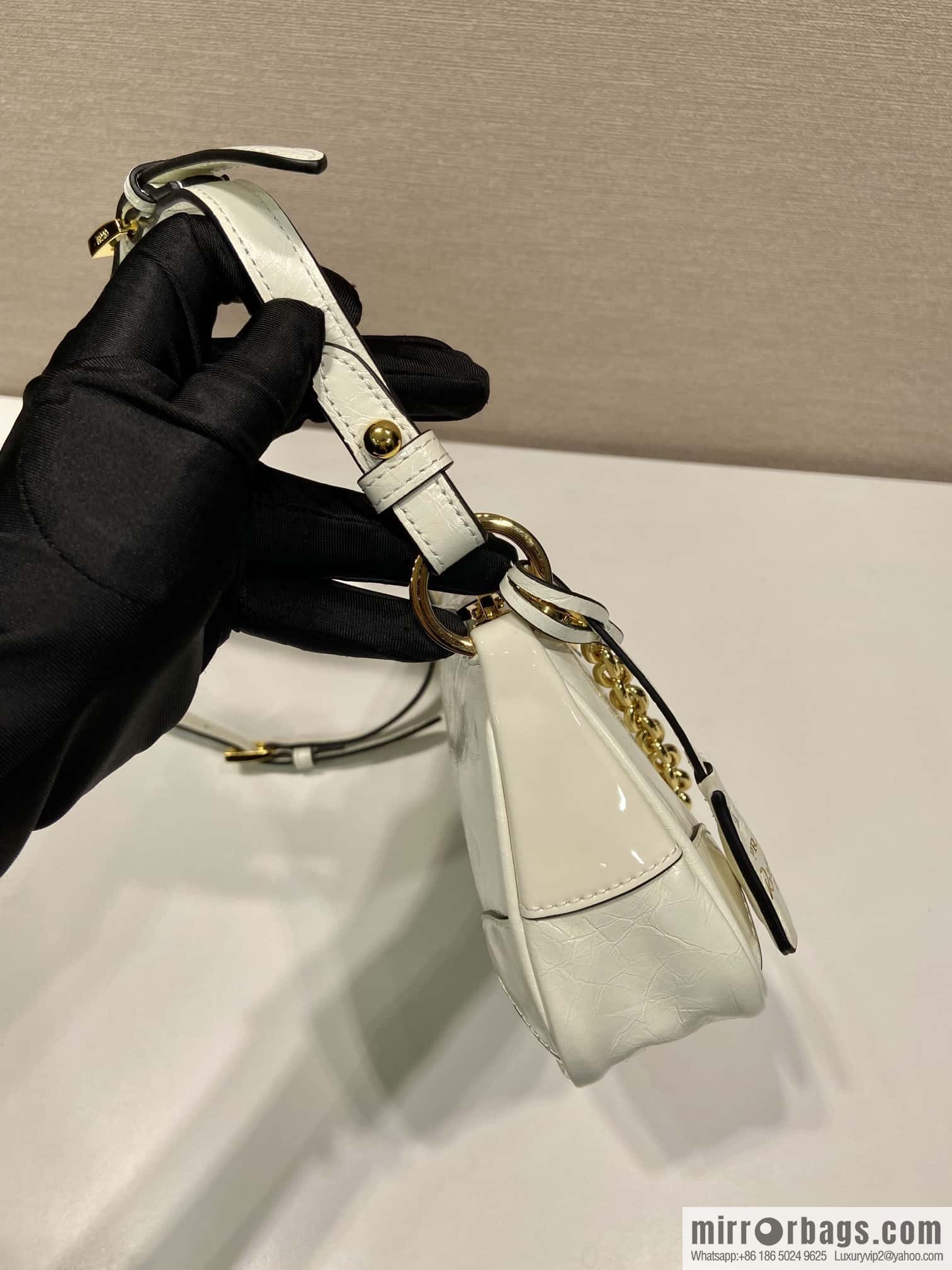 PRADA 🎉 new armpit bag 🎉 1BC221 🎉🎉 white