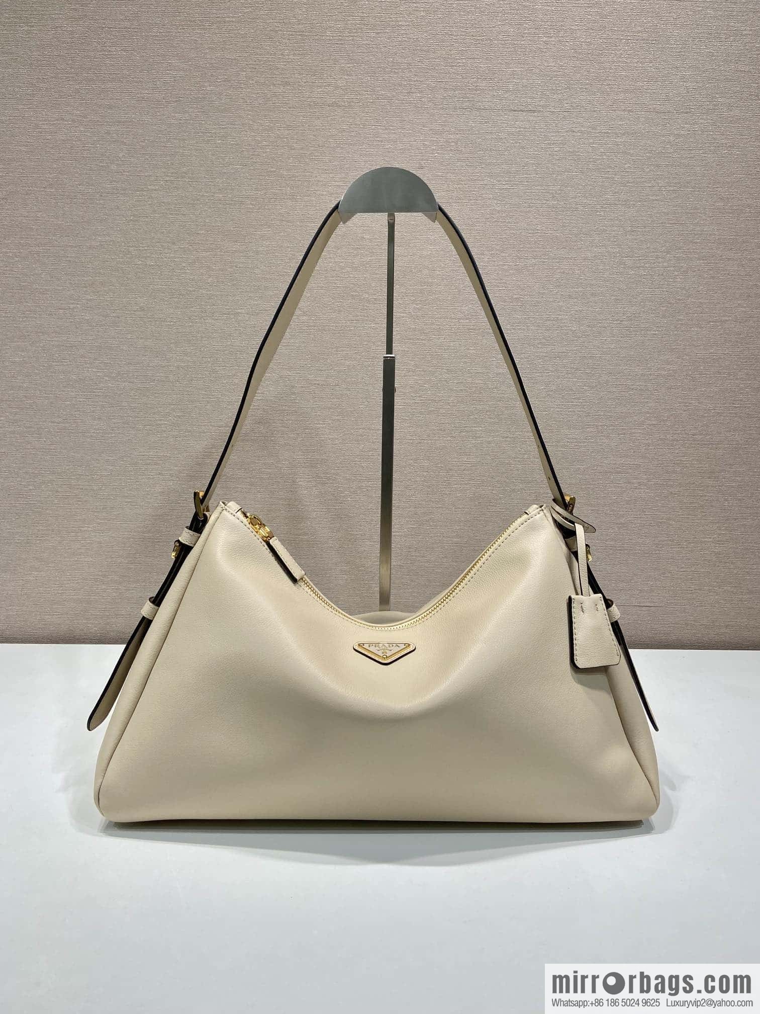 PRADA 🎉 new Aimee armpit bag 🎉 1BC228