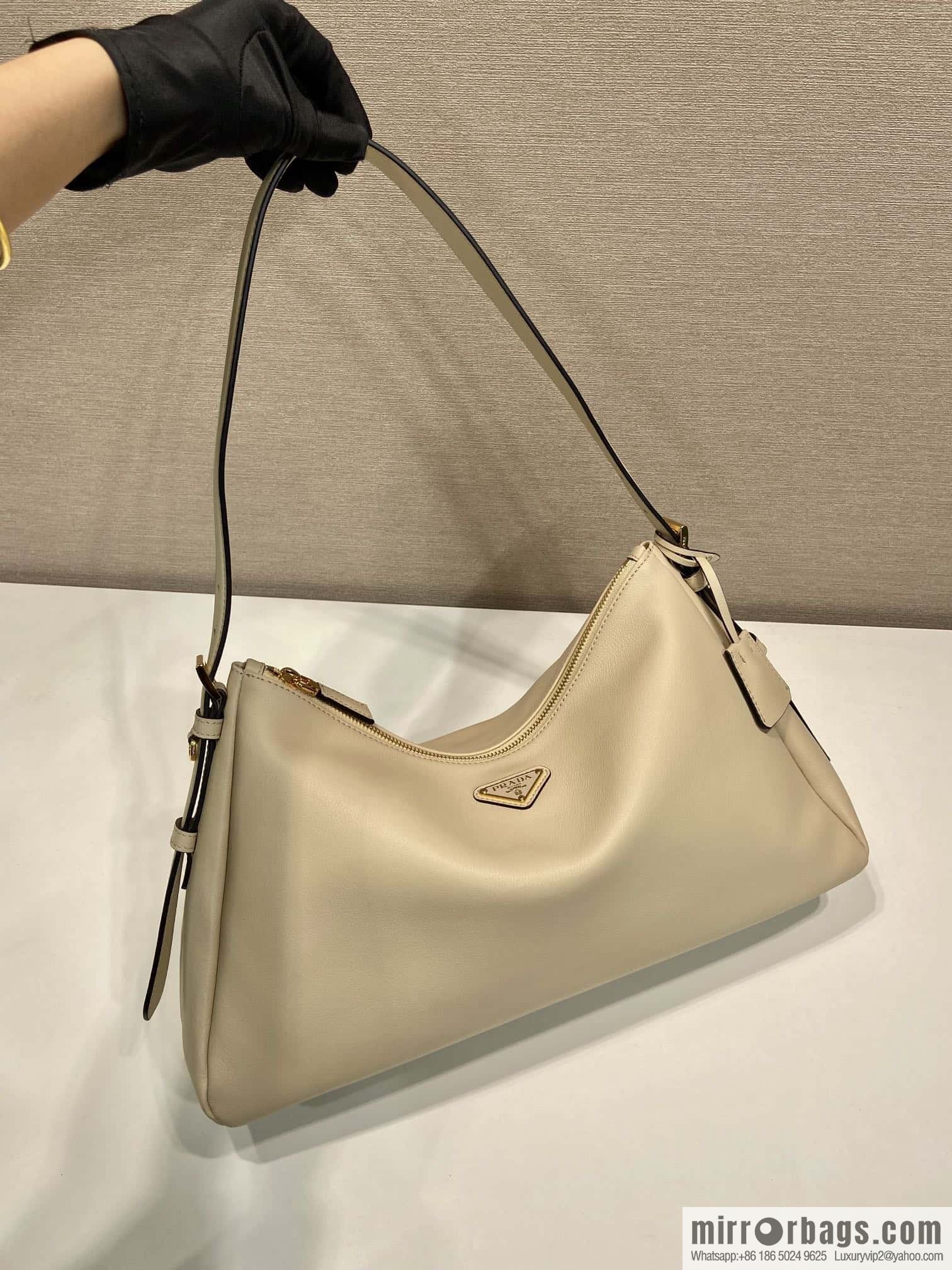 PRADA 🎉 new Aimee armpit bag 🎉 1BC228