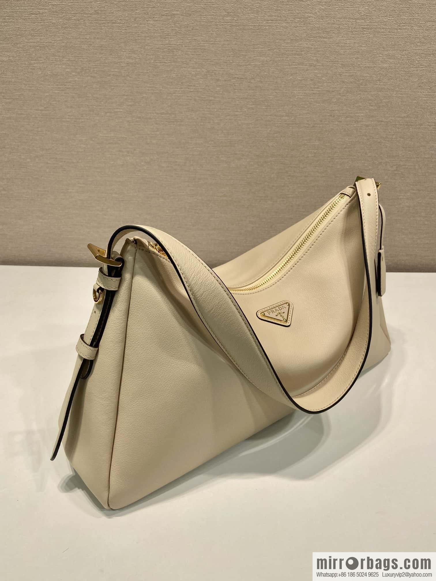 PRADA 🎉 new Aimee armpit bag 🎉 1BC228