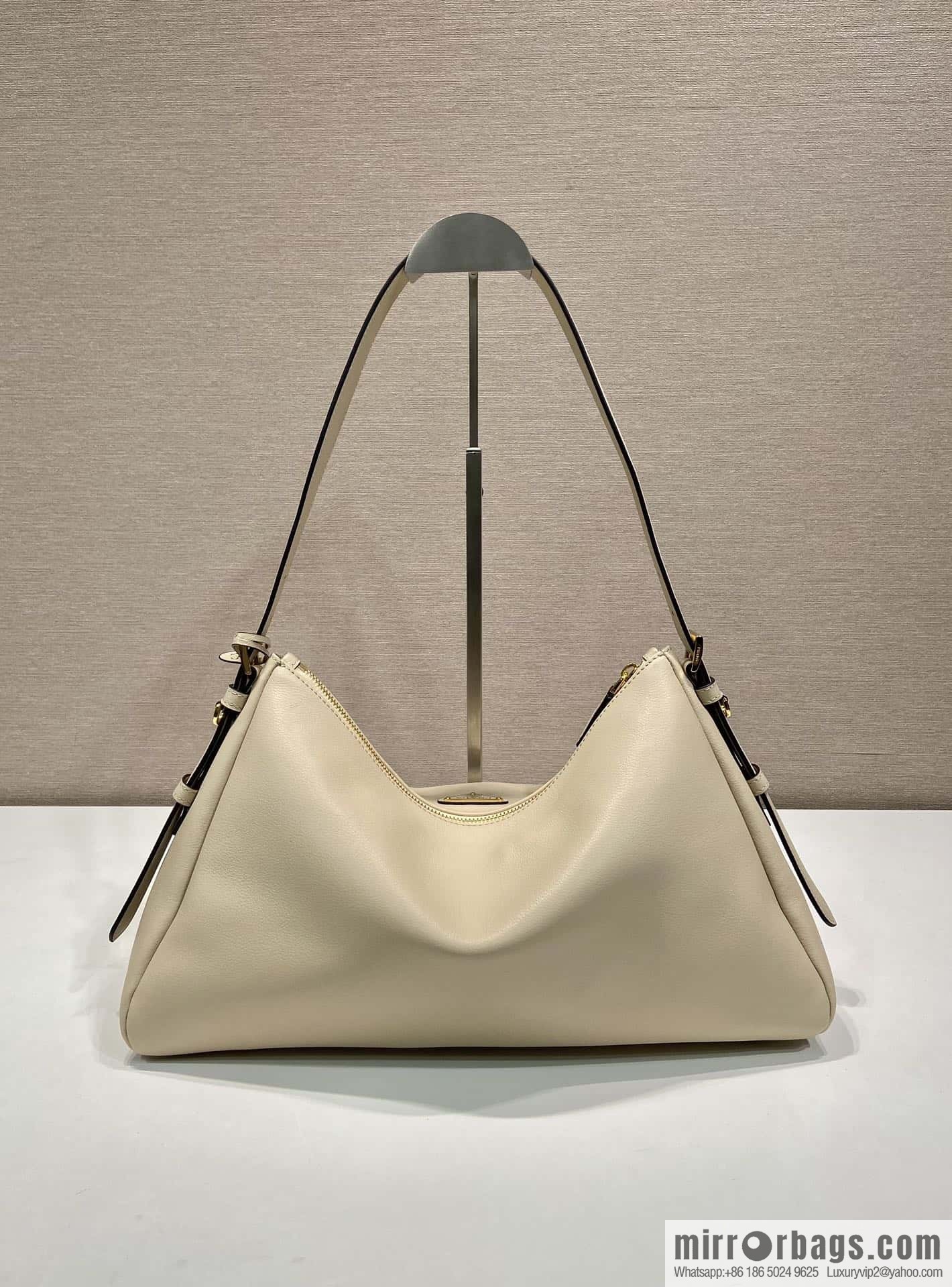 PRADA 🎉 new Aimee armpit bag 🎉 1BC228