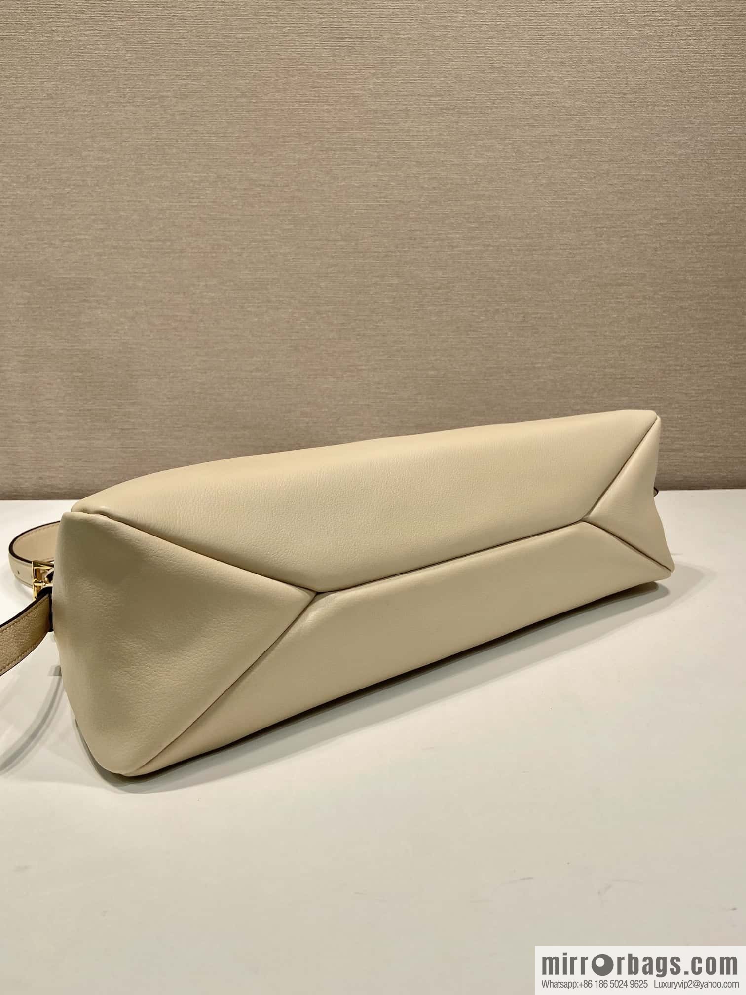 PRADA 🎉 new Aimee armpit bag 🎉 1BC228